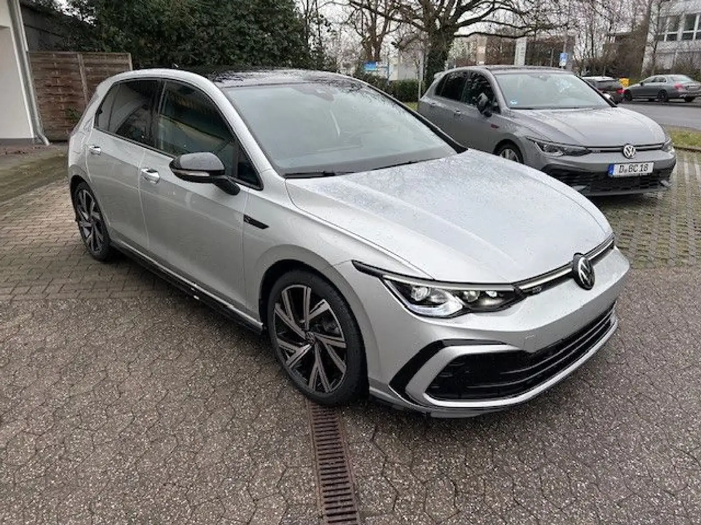 Volkswagen Golf R-Line AHK, BLACK STYLE, PANORAMA Silber - 2