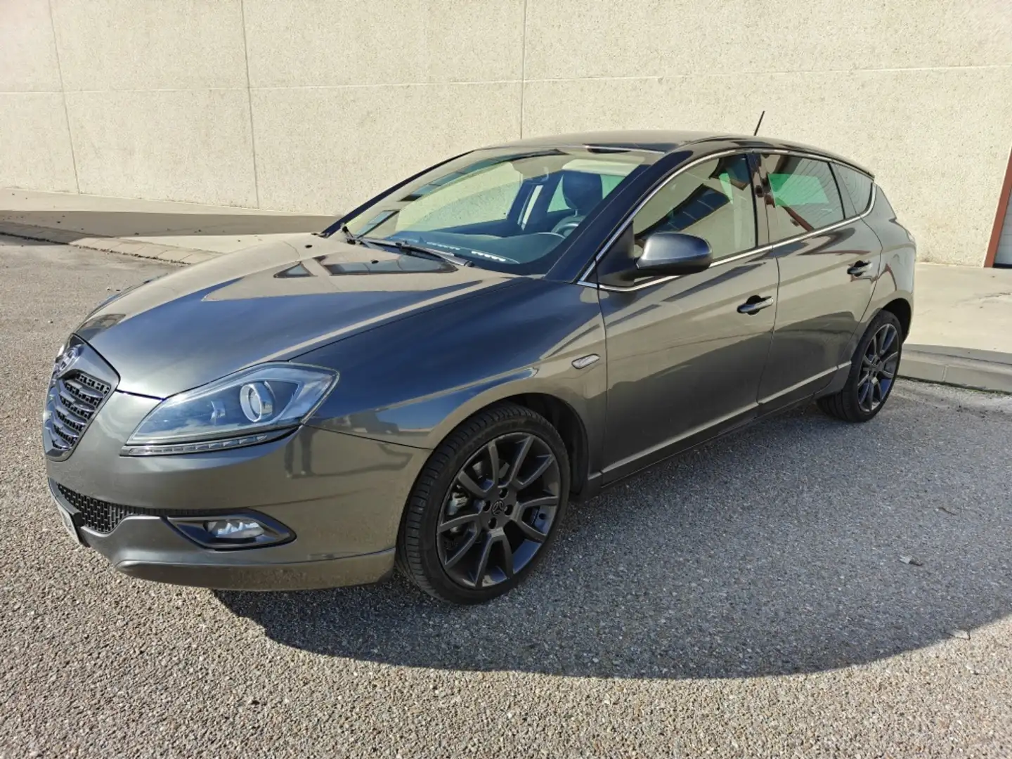 Lancia Delta 1.6MJTD Edición Especial S 120 Gris - 2