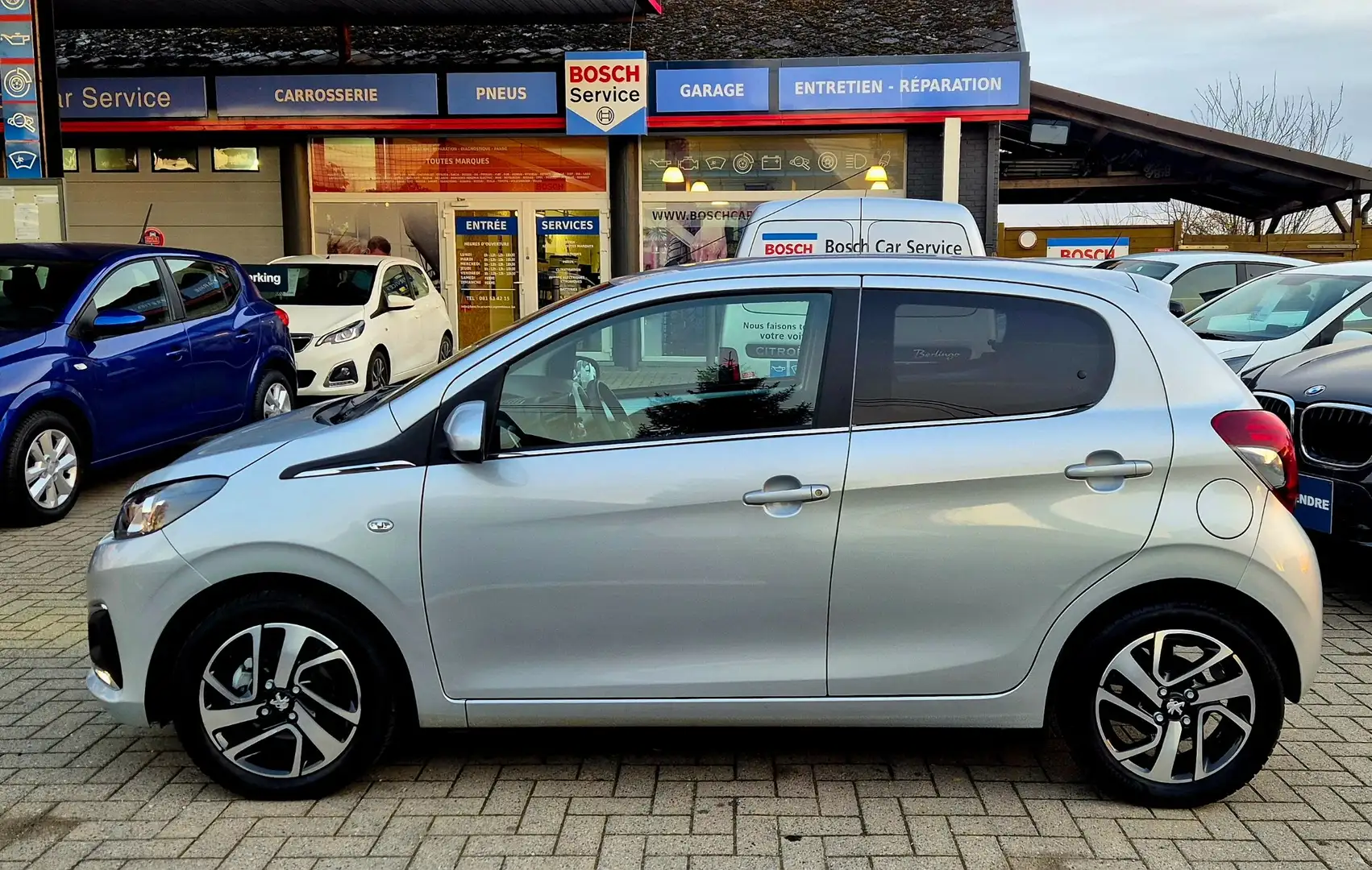 Peugeot 108 108 1.0 VTi INITIALE AUTOMATIQUE Grijs - 2