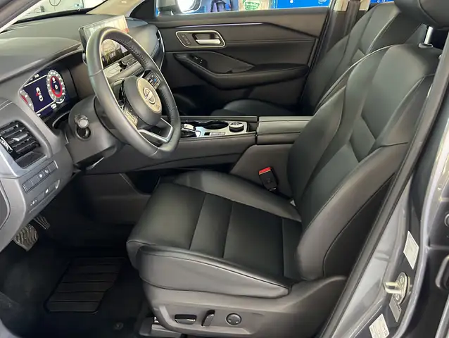 Nissan X-Trail view 3