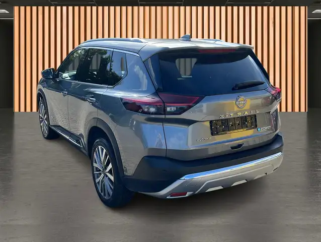 Nissan X-Trail view 4