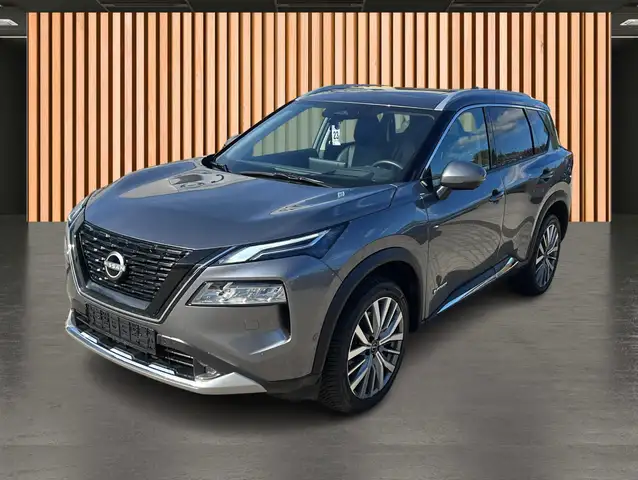 Nissan X-Trail view 2