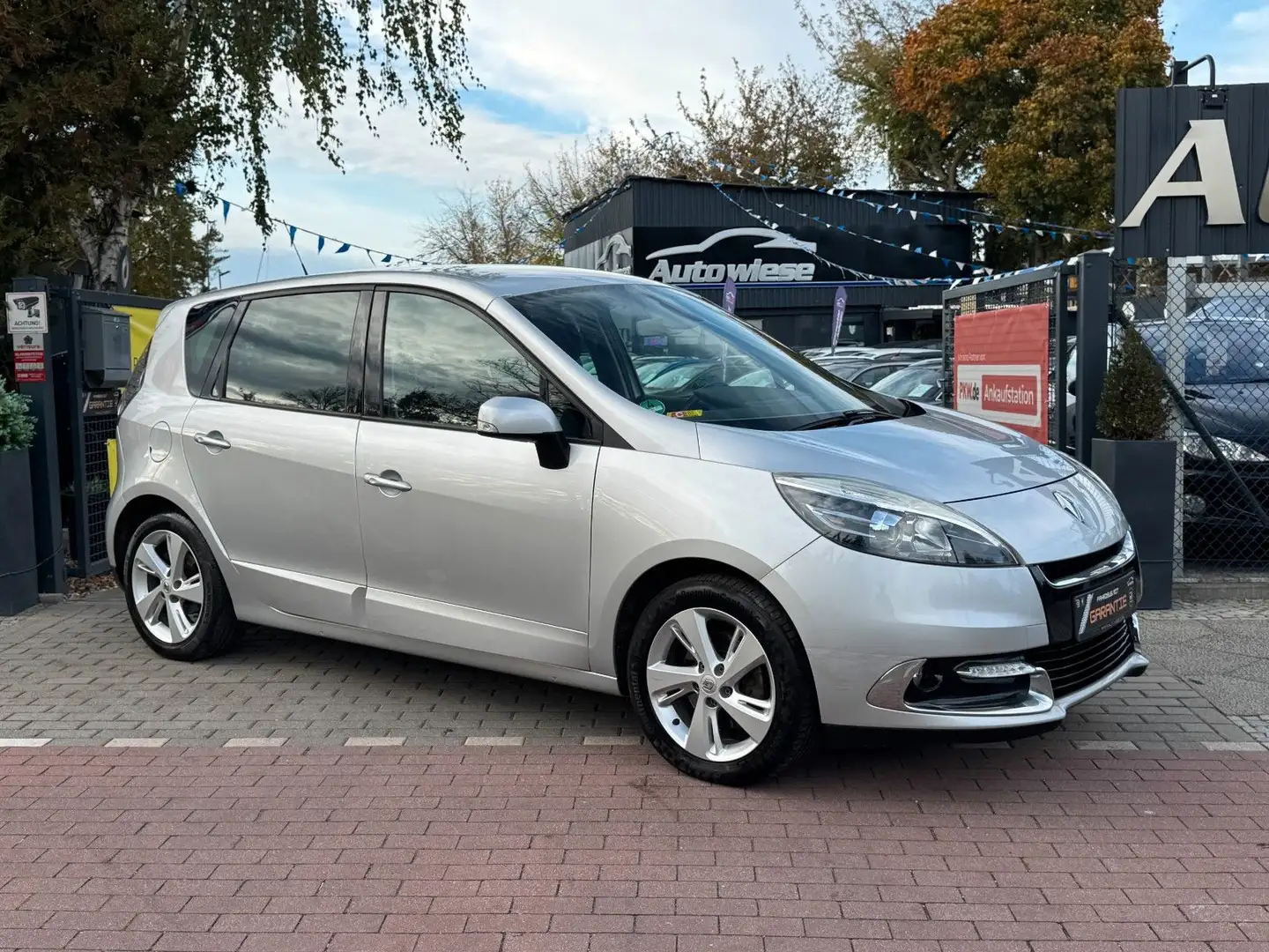 Renault Scenic Dynamique 1.5dCi*Navi*PDC*Tempomat*1.Hd Silber - 1