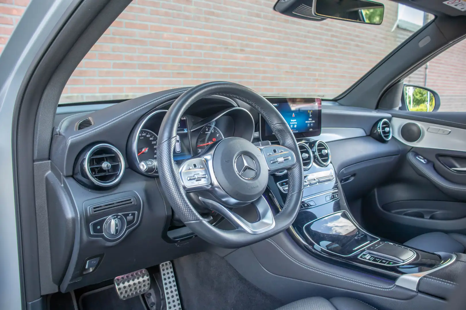Mercedes-Benz GLC 300 4MATIC AMG Line, Panoramadak, Carplay, Stoelverwar Gris - 2