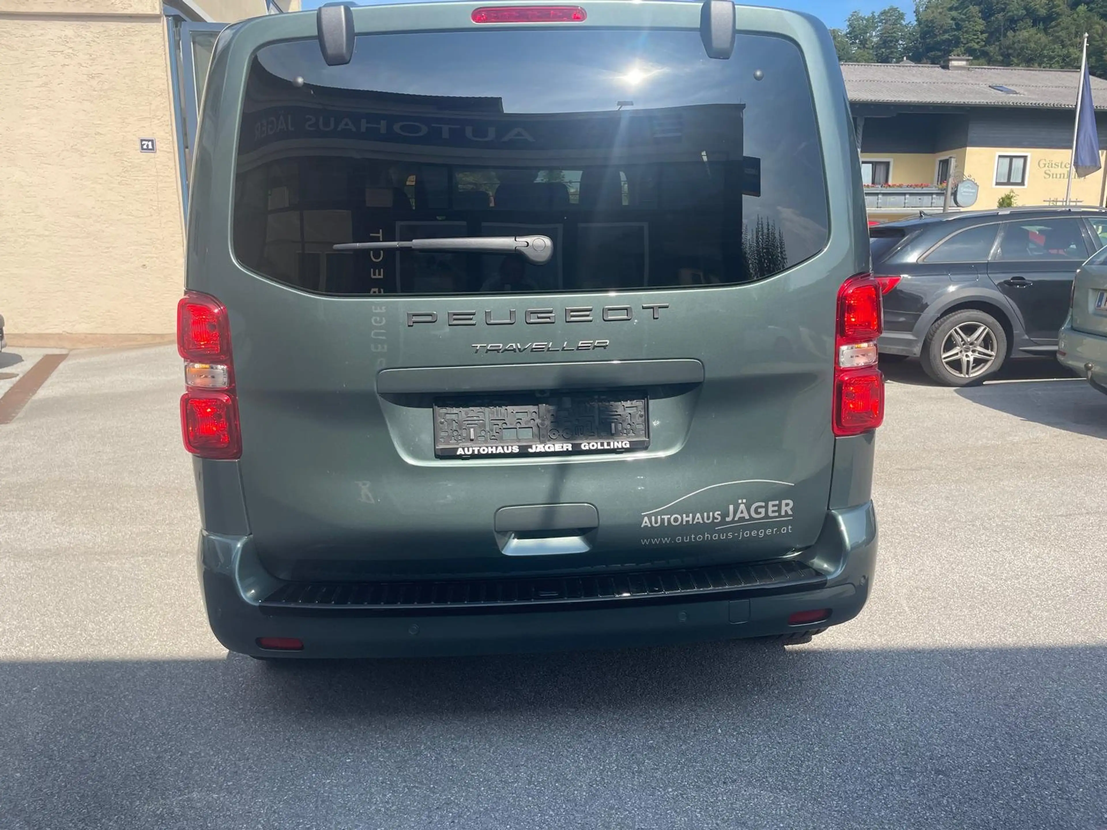 Peugeot Traveller Traveller Business BlueHDi 180 EAT8 Business — photo 4