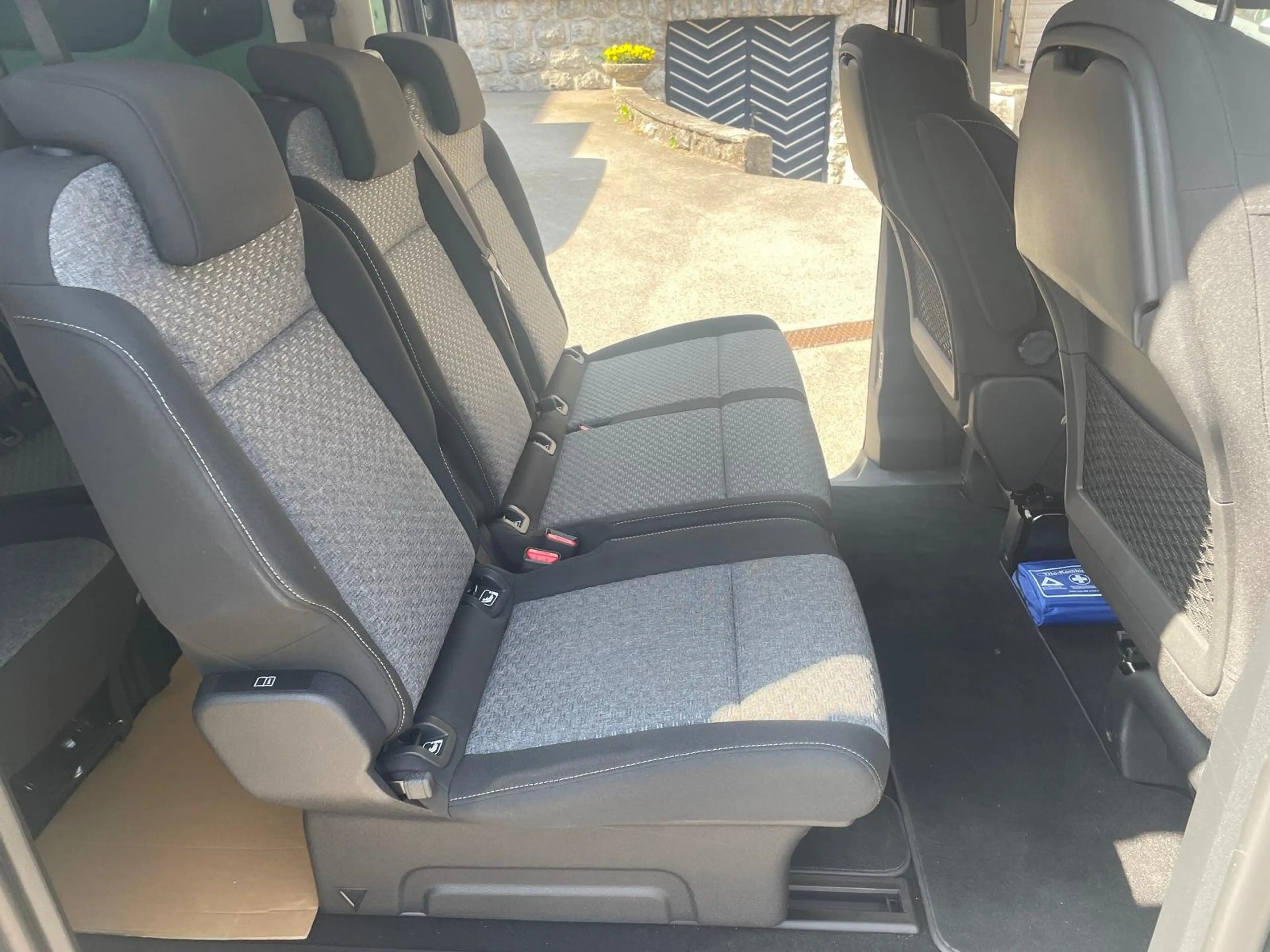 Peugeot Traveller Traveller Business BlueHDi 180 EAT8 Business — photo 7