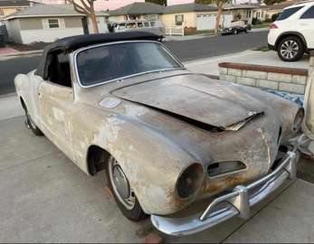 Volkswagen Kamrann Ghia cabriolet.