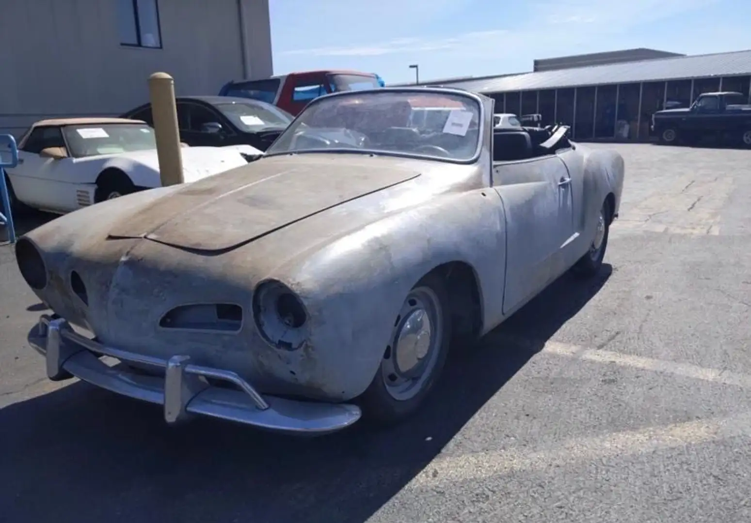 Volkswagen Karmann Ghia Volkswagen Kamrann Ghia cabriolet. - 2