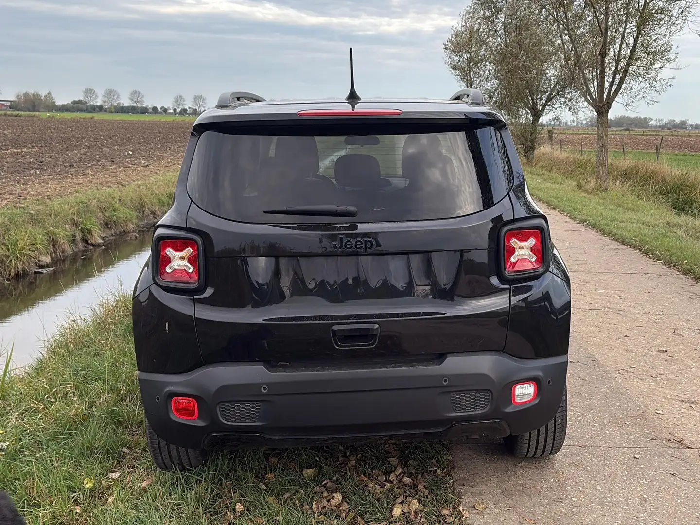 Jeep Renegade 1.6 E-torQ Longitude Zwart - 2