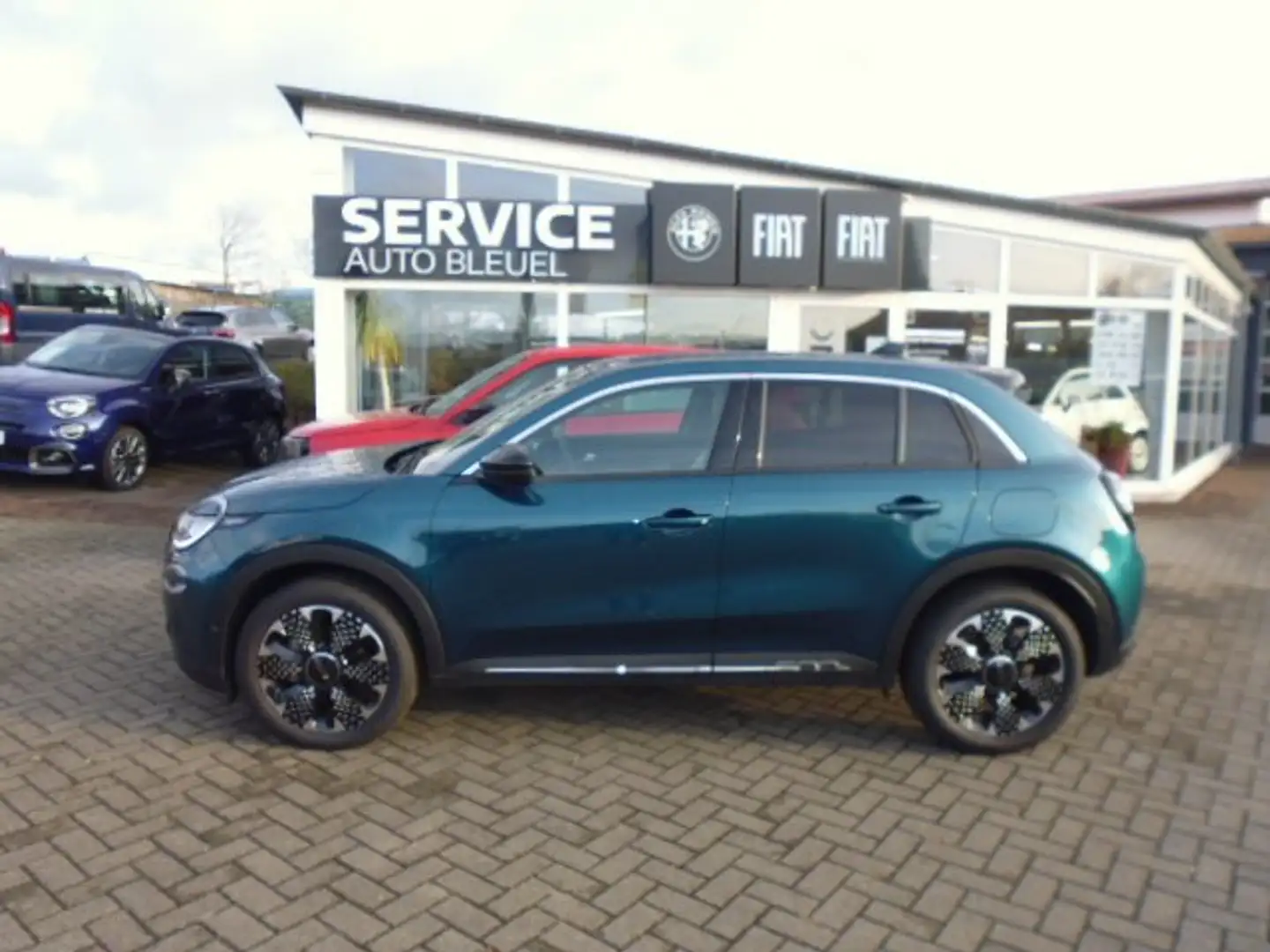 Fiat 600 HYBRID 100KW/136PS La Prima komplett Ausstattung Grün - 1