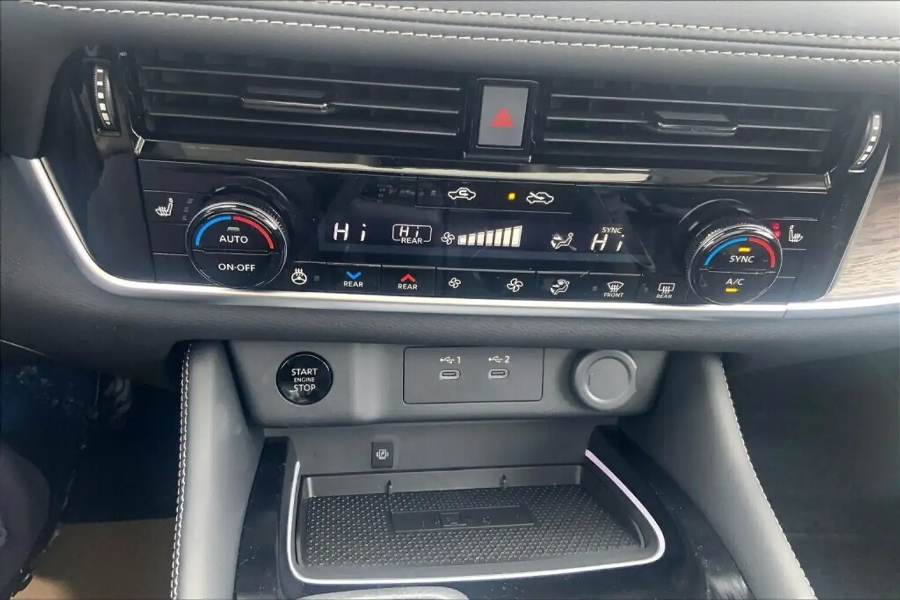 Nissan Rogue снимка Nissan Rogue