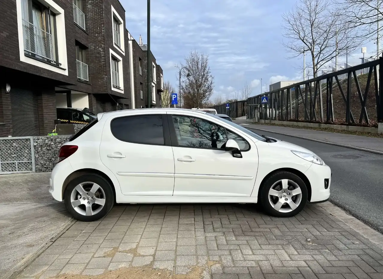 Peugeot 207 1.4e 90ch Premium 2-tronic