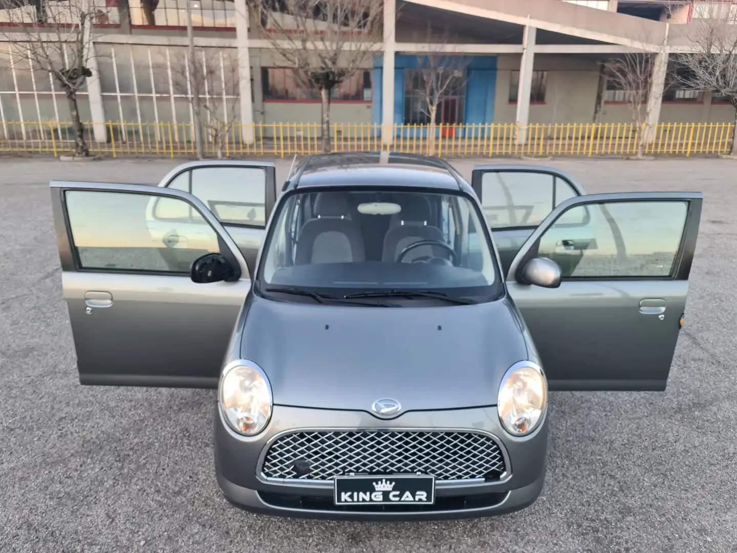 Daihatsu Trevis 1.0 auto Gris - 1