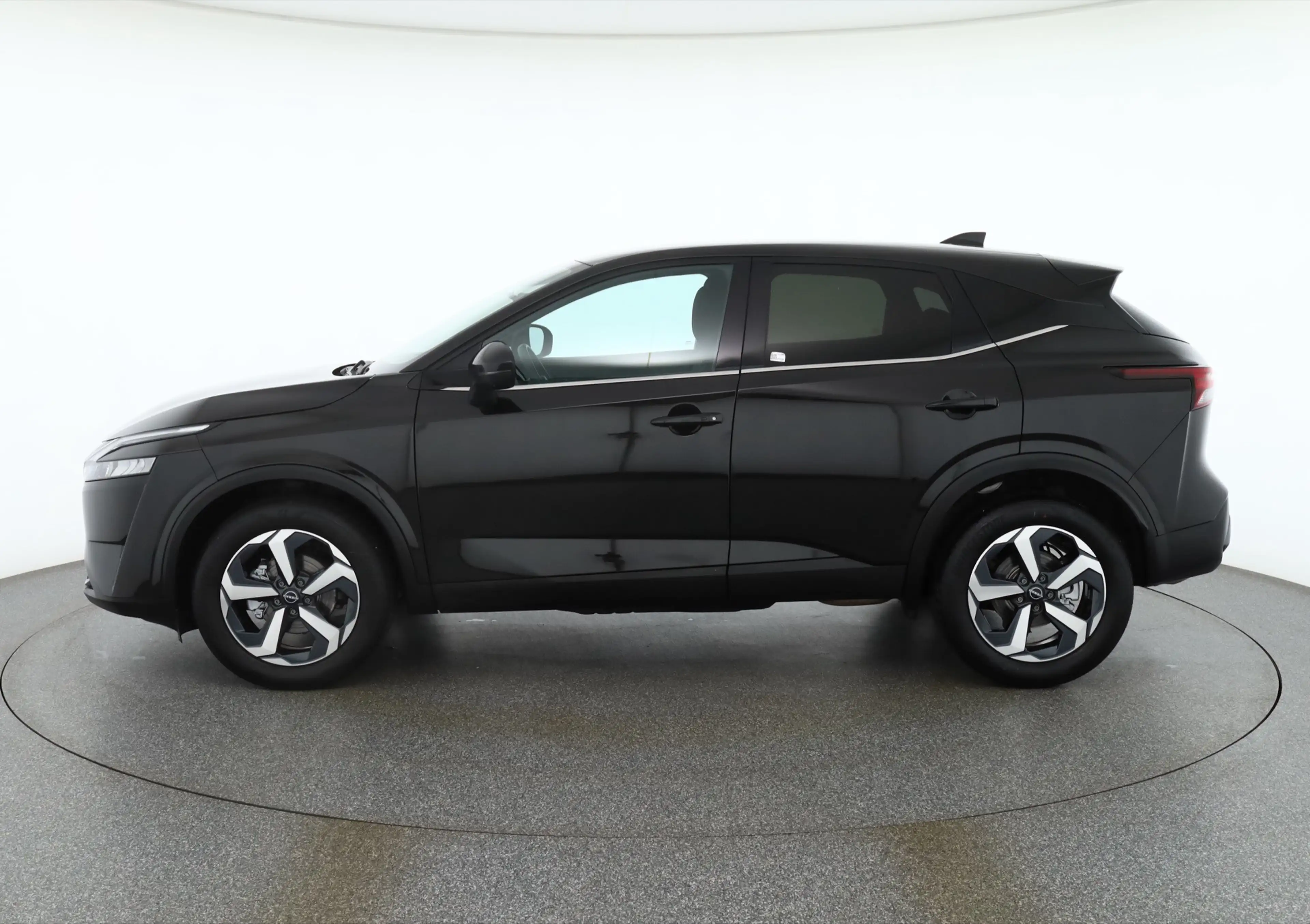 Nissan Qashqai N-Connecta 1.3 Dig-T LED ACC Navi 360° — photo 2