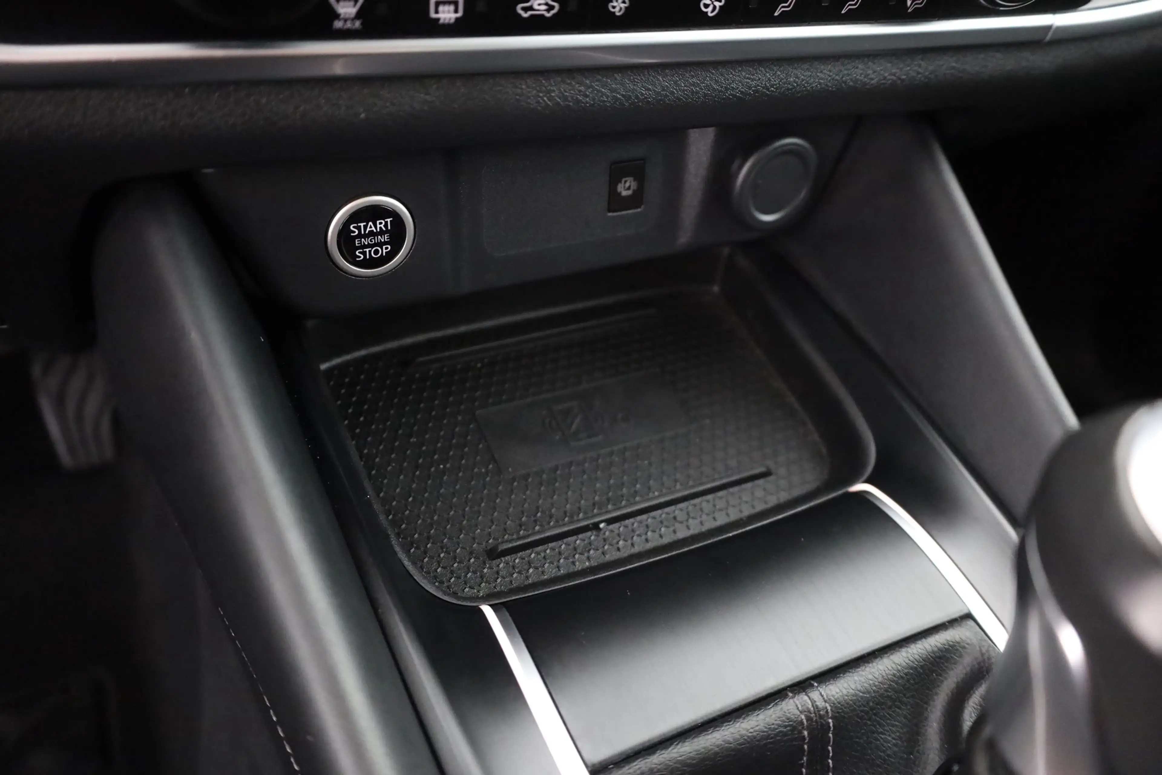 Nissan Qashqai N-Connecta 1.3 Dig-T LED ACC Navi 360° — photo 13
