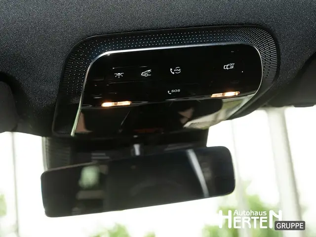 Mercedes-Benz GLC view 11