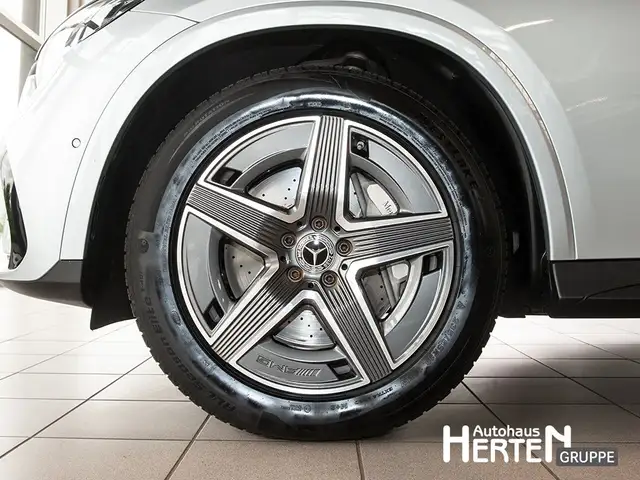 Mercedes-Benz GLC view 5