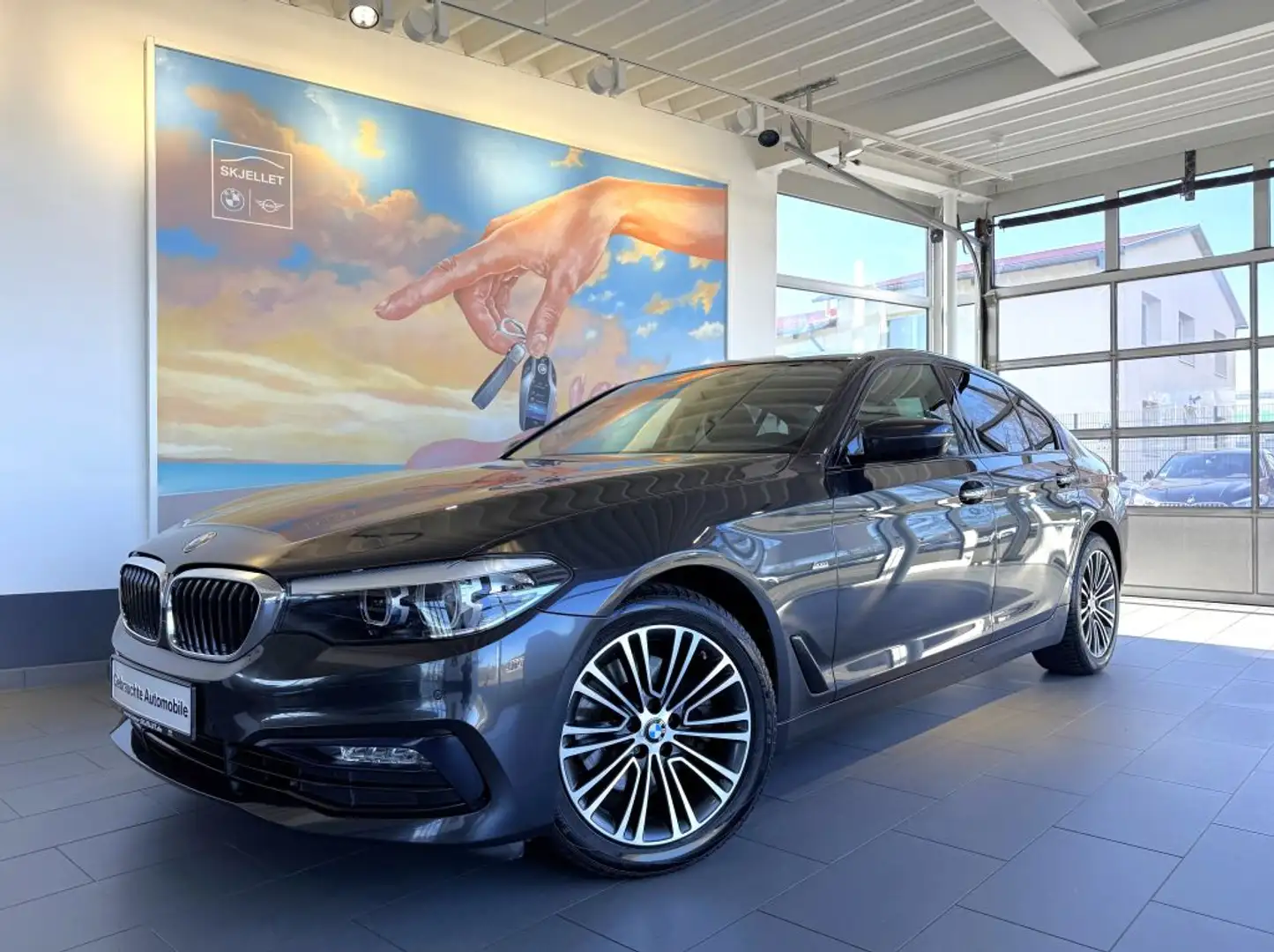 BMW 520 i Aut. Sport Line LED+KAM+NAVprof+TEM+HIFI+AL Grau - 1