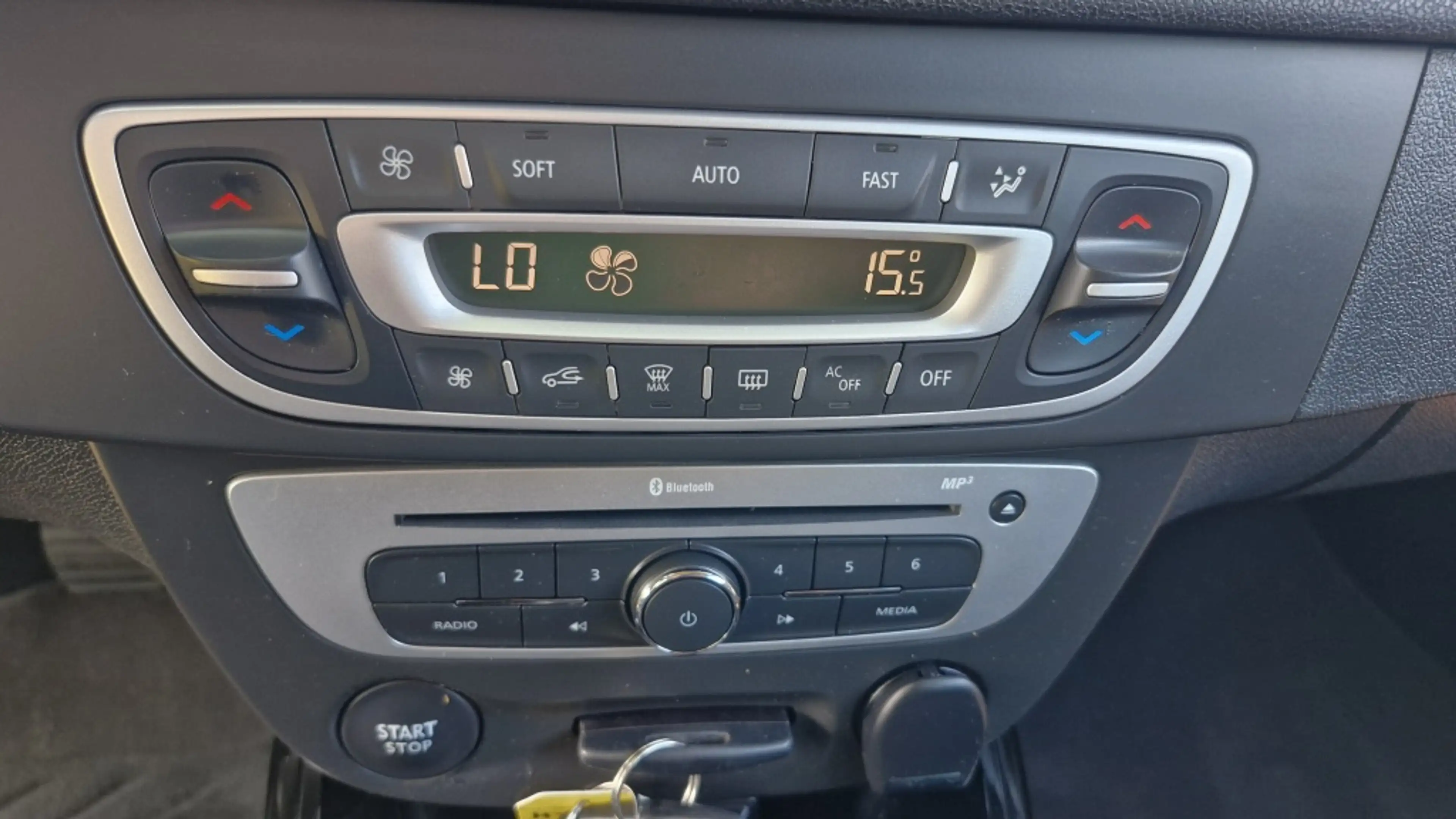Renault Megane 1.2 TCe Bose — photo 13
