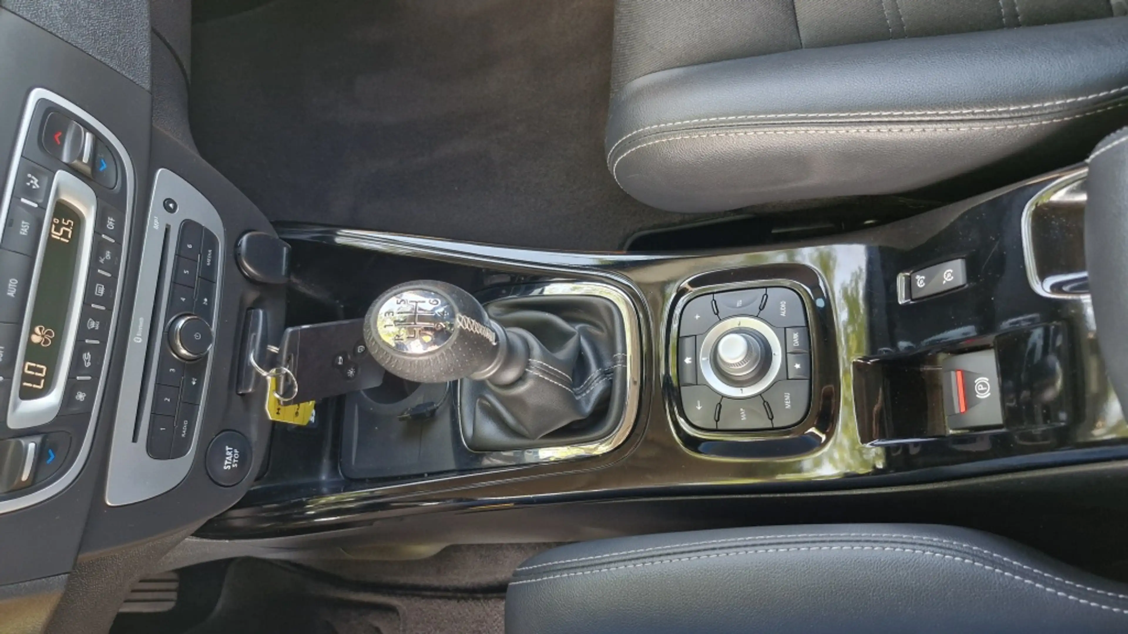 Renault Megane 1.2 TCe Bose — photo 14
