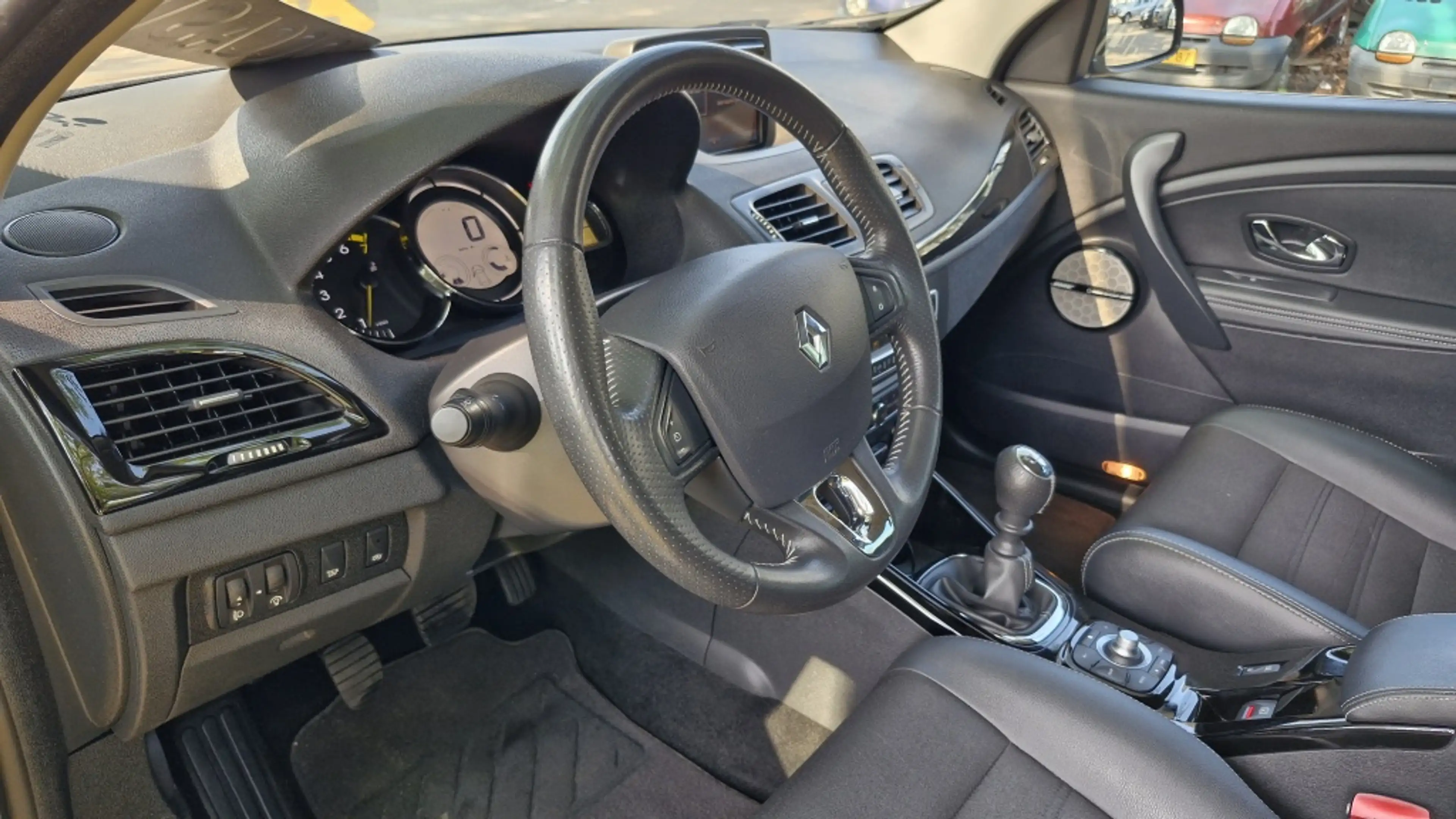 Renault Megane 1.2 TCe Bose — photo 7
