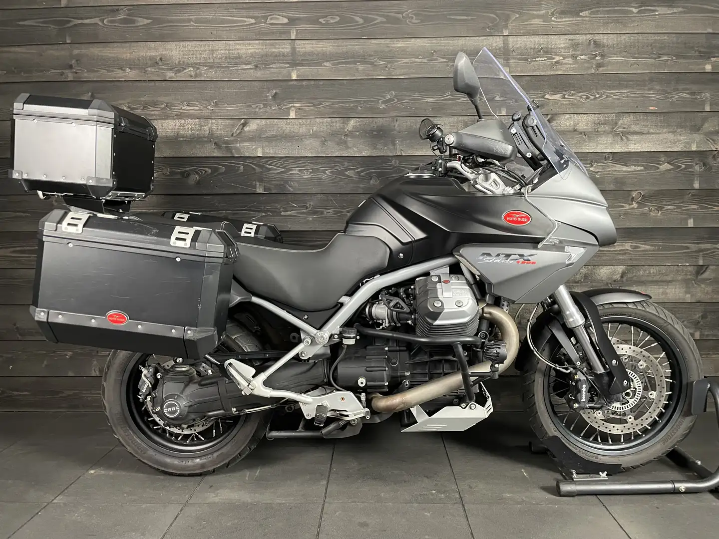 Moto Guzzi Stelvio 1200 8V NTX Zwart - 1