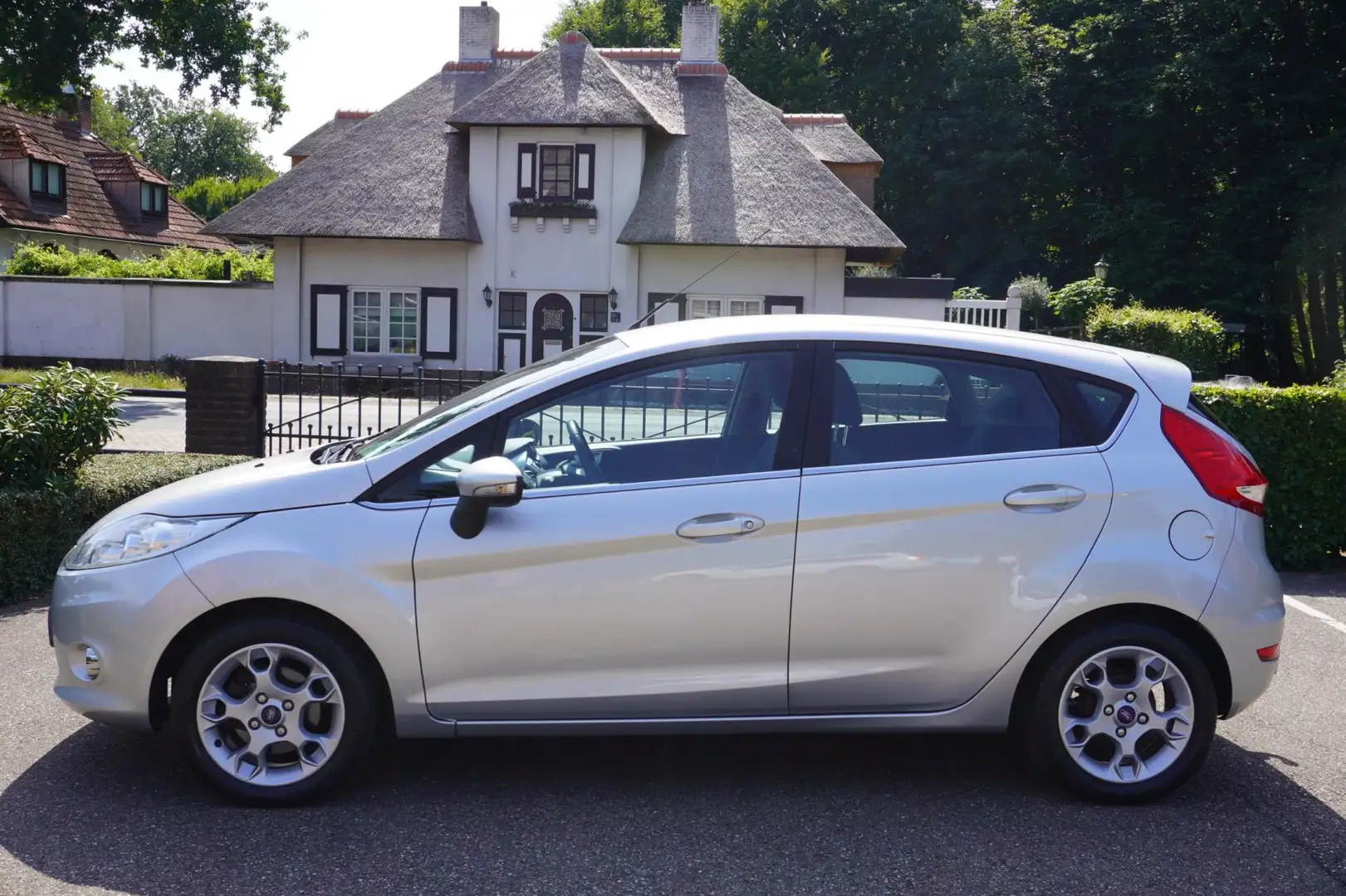 Ford Fiesta 1.25 Titanium 5 Drs Airco Lm Velgen Trekhaak Gris - 2