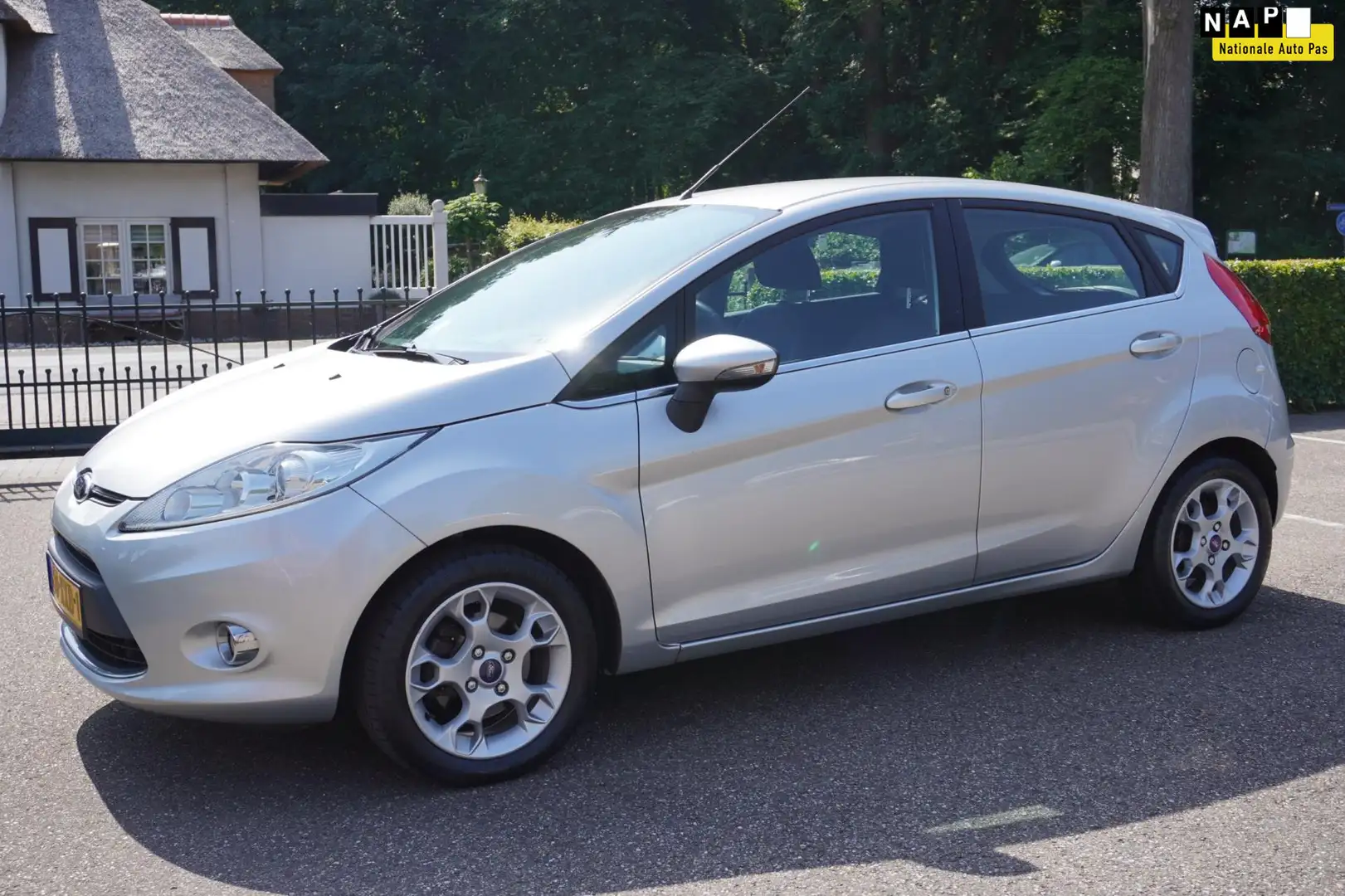 Ford Fiesta 1.25 Titanium 5 Drs Airco Lm Velgen Trekhaak Gris - 1