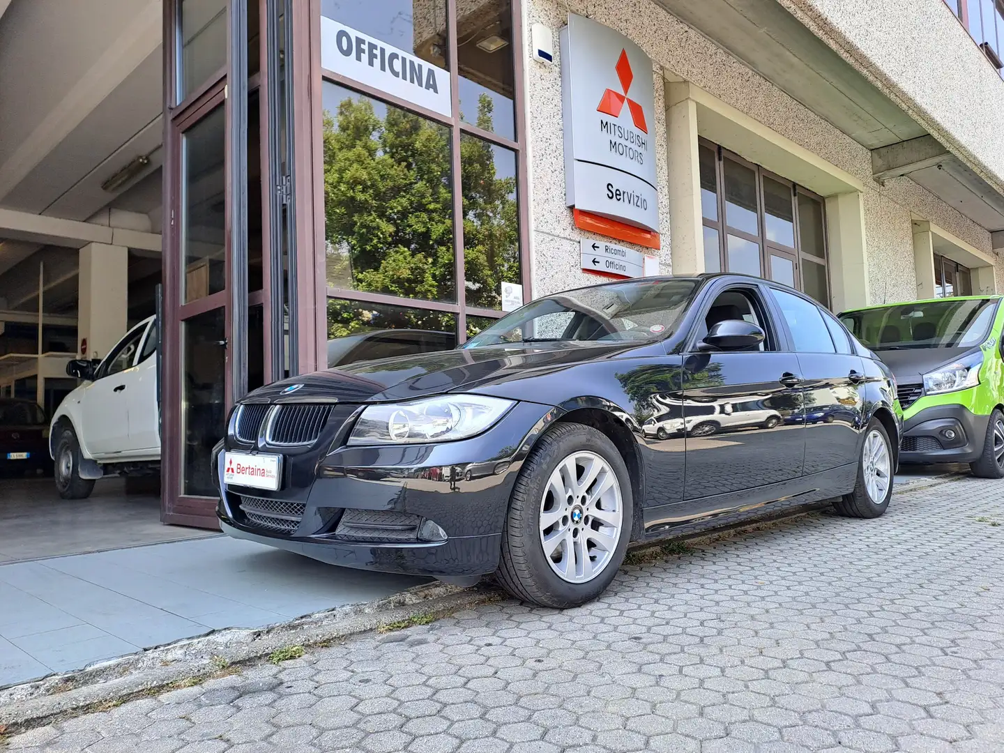 BMW 320 Serie 3 E90 Berlina 320d Attiva 177cv Nero - 2