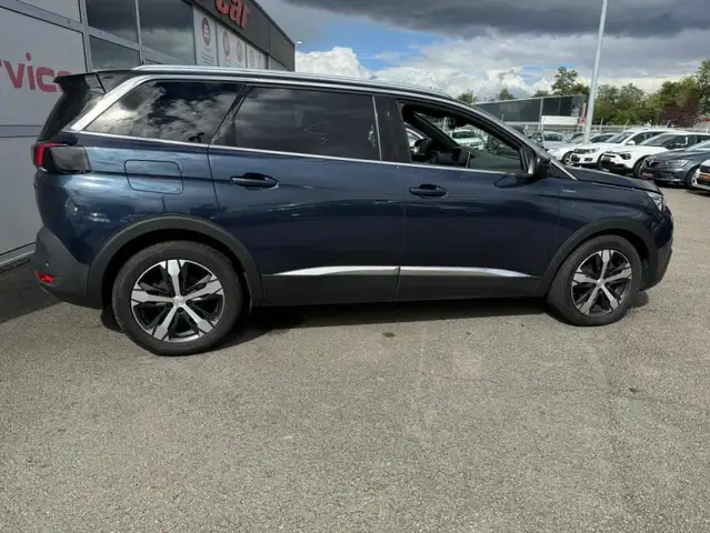 Peugeot 5008 view 3