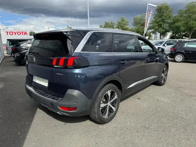 Peugeot 5008 view 5