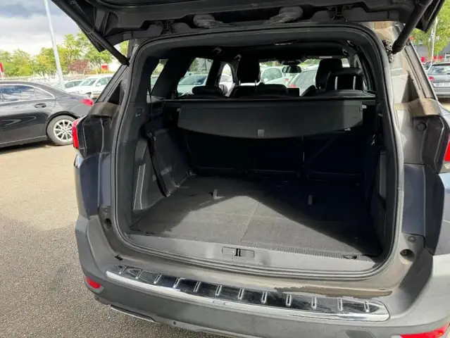 Peugeot 5008 view 9