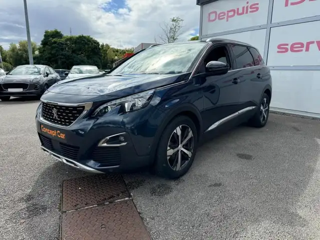 Peugeot 5008 view 2