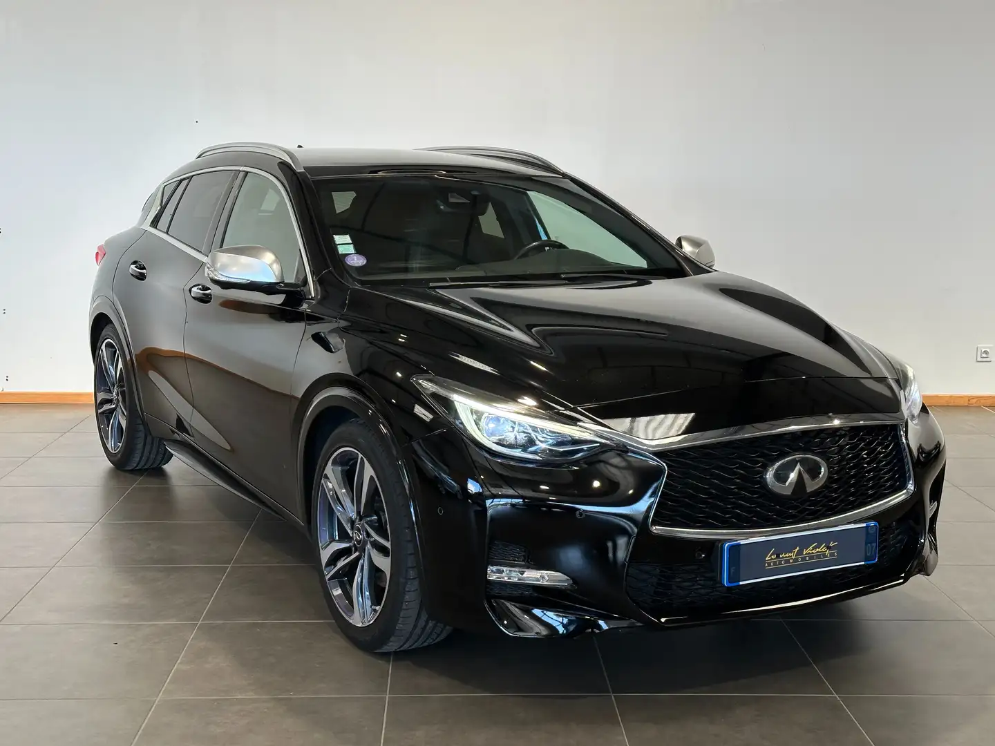 Infiniti Q30 2.0t 211 7DCT AWD Sport City Black Fekete - 2