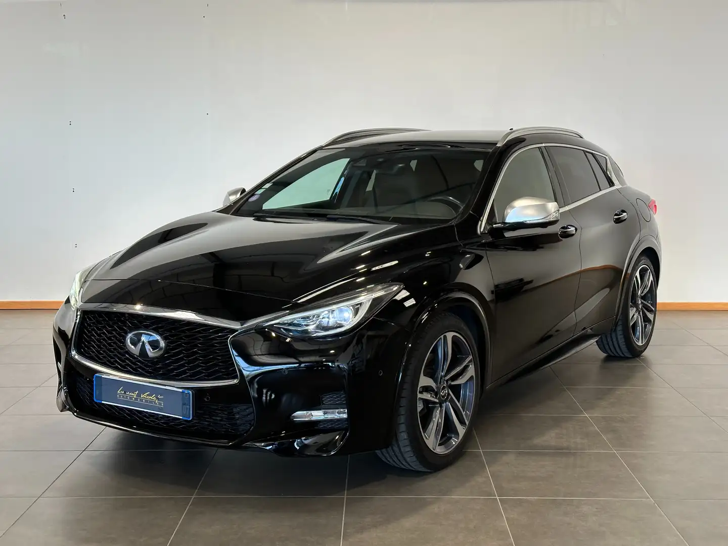 Infiniti Q30 2.0t 211 7DCT AWD Sport City Black Fekete - 1
