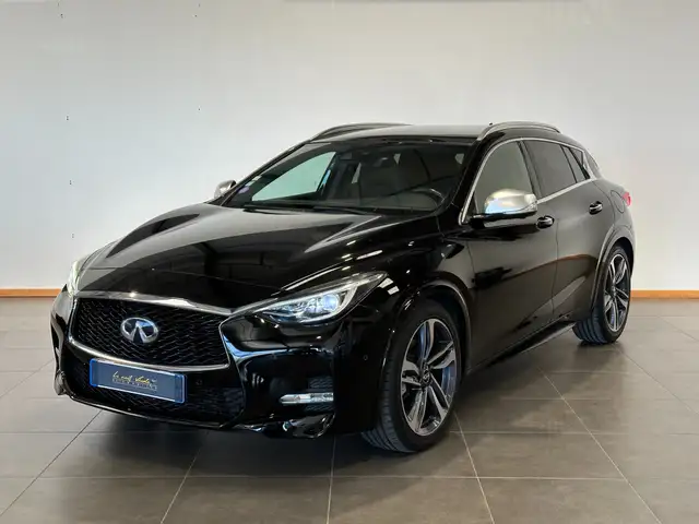 Infiniti Q30 2.0t 211 7DCT AWD Sport City Black