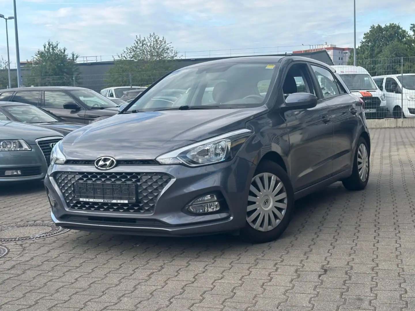 Hyundai i20 Trend Klima Sitzheizung PDC USB Bluetooth Grau - 2