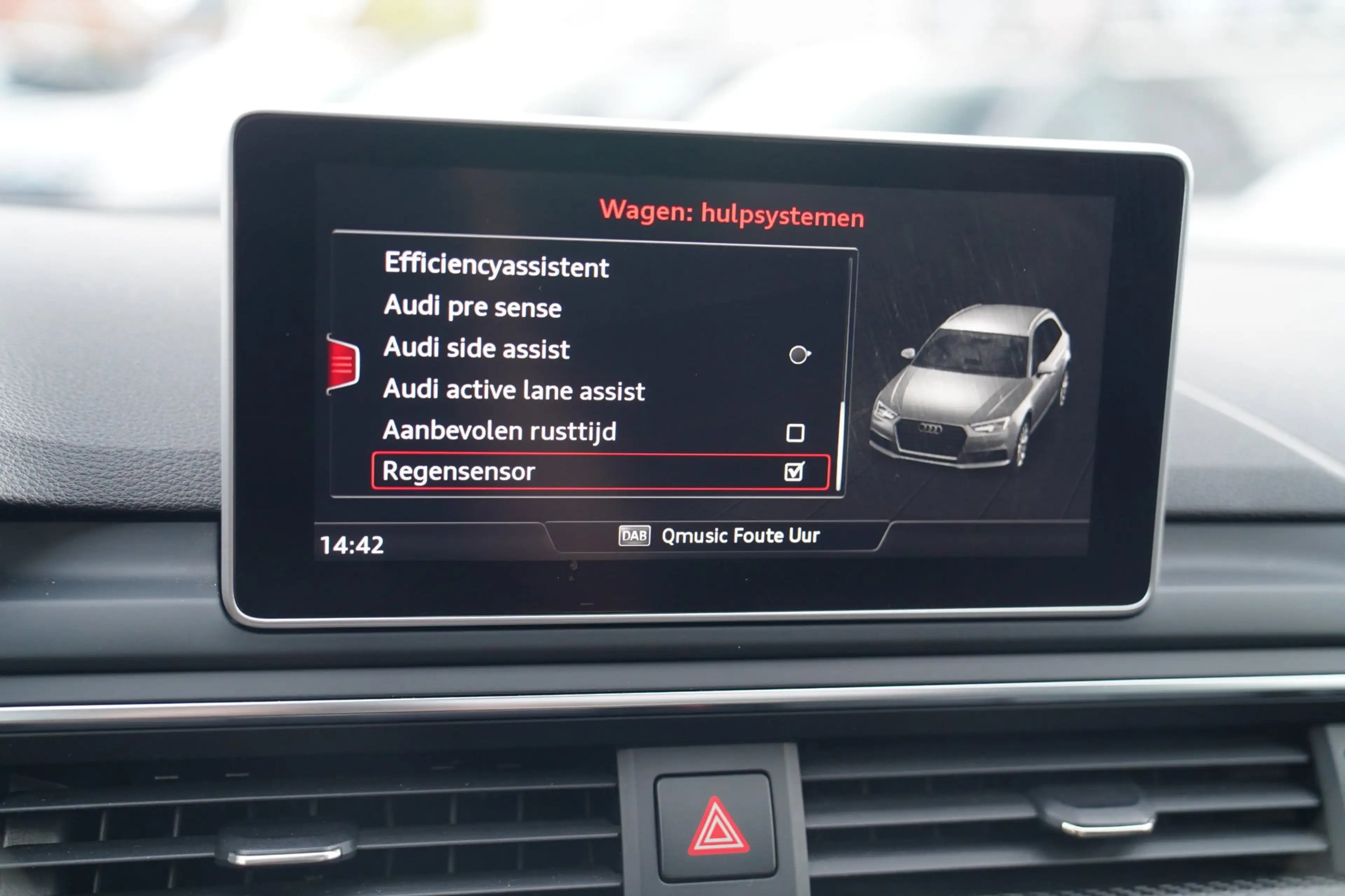Audi A4 Avant 2.0 TFSI quattro Sport Pro Line S | Panorama — photo 13