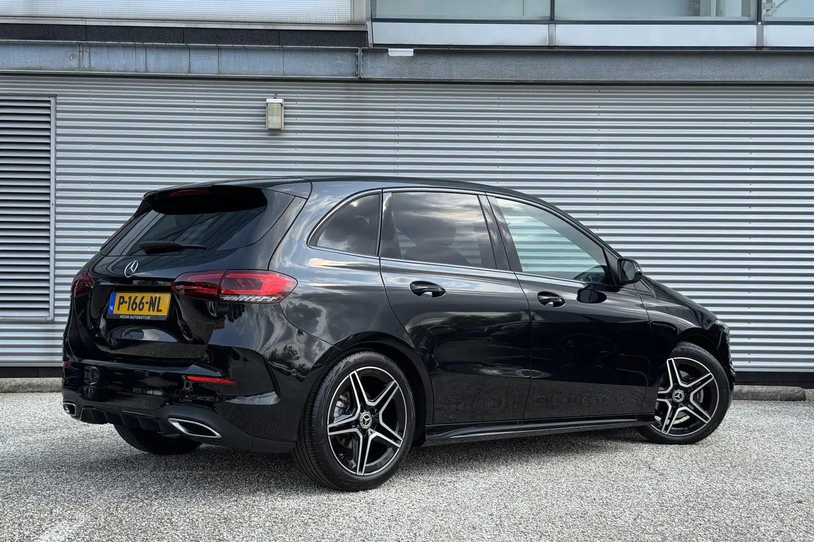 Mercedes-Benz B 180 B Automaat Business Solution AMG | Nightpakket | L Noir - 2