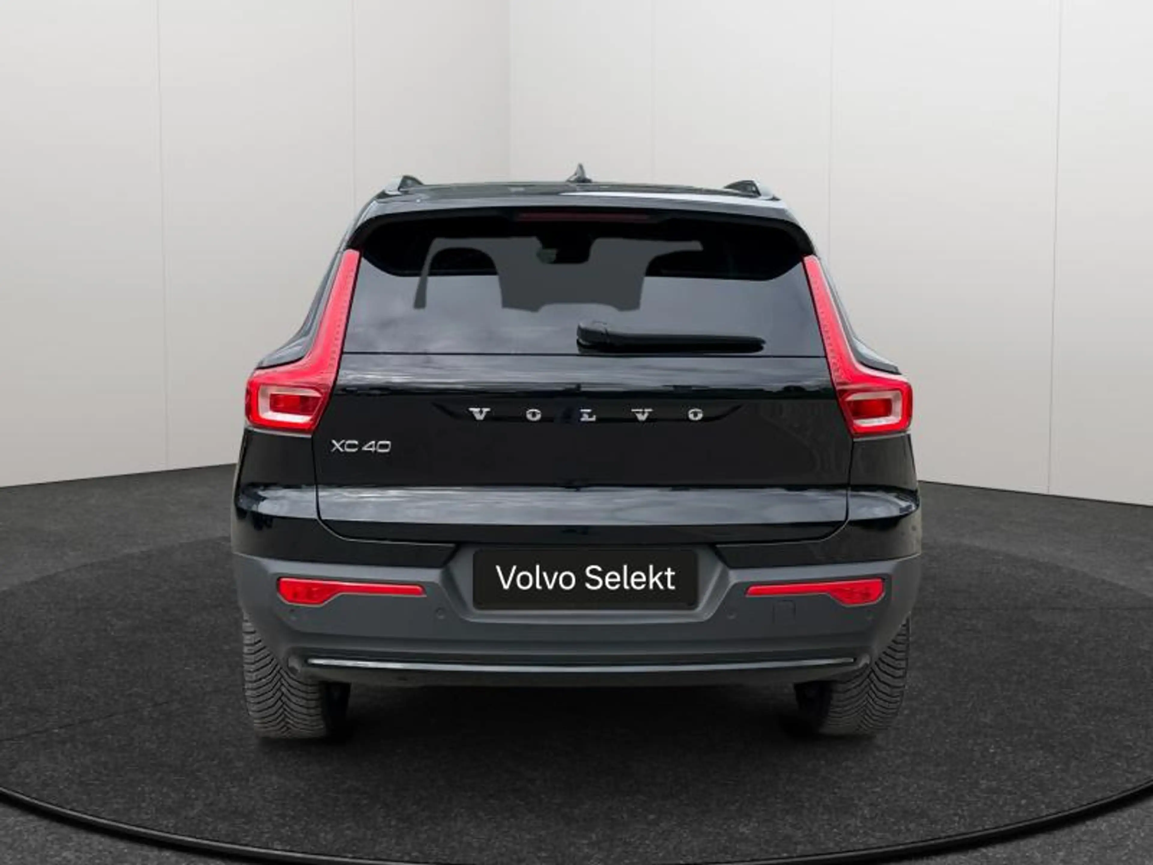 Volvo XC40 B3 Plus Dark / Essence — photo 4