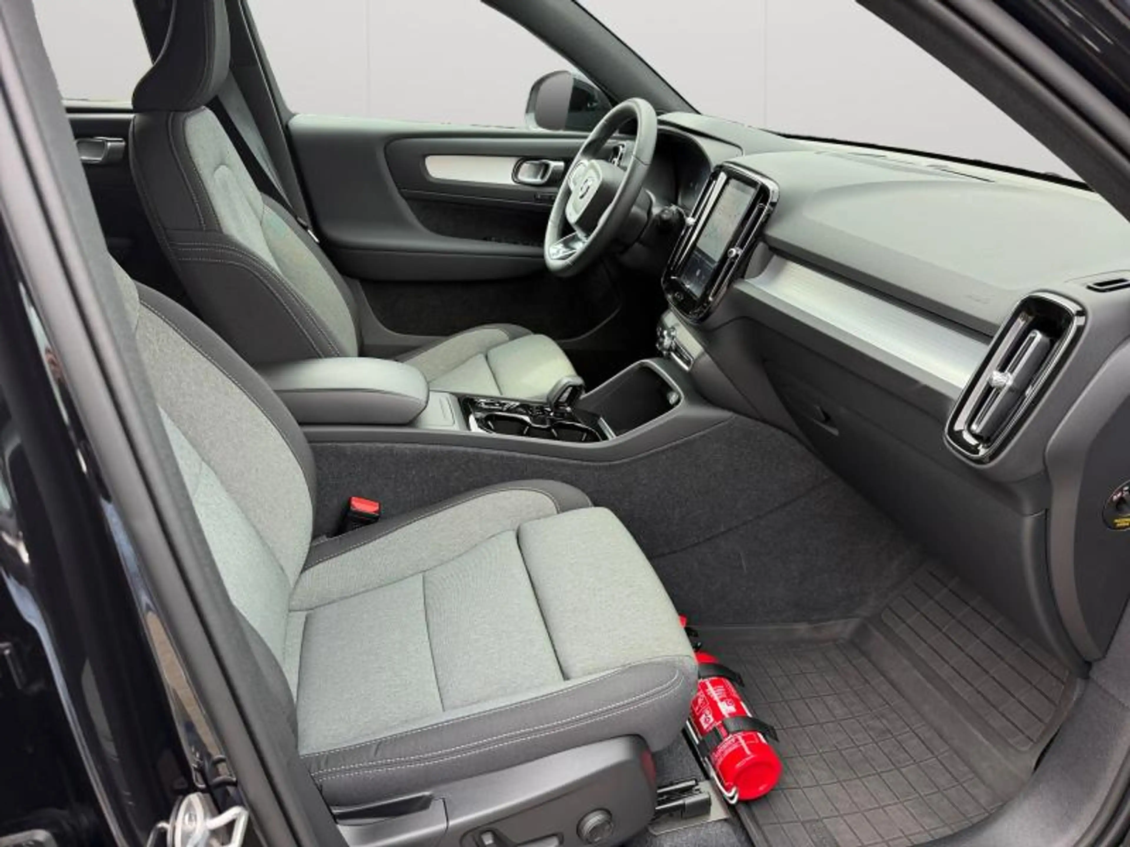 Volvo XC40 B3 Plus Dark / Essence — photo 15