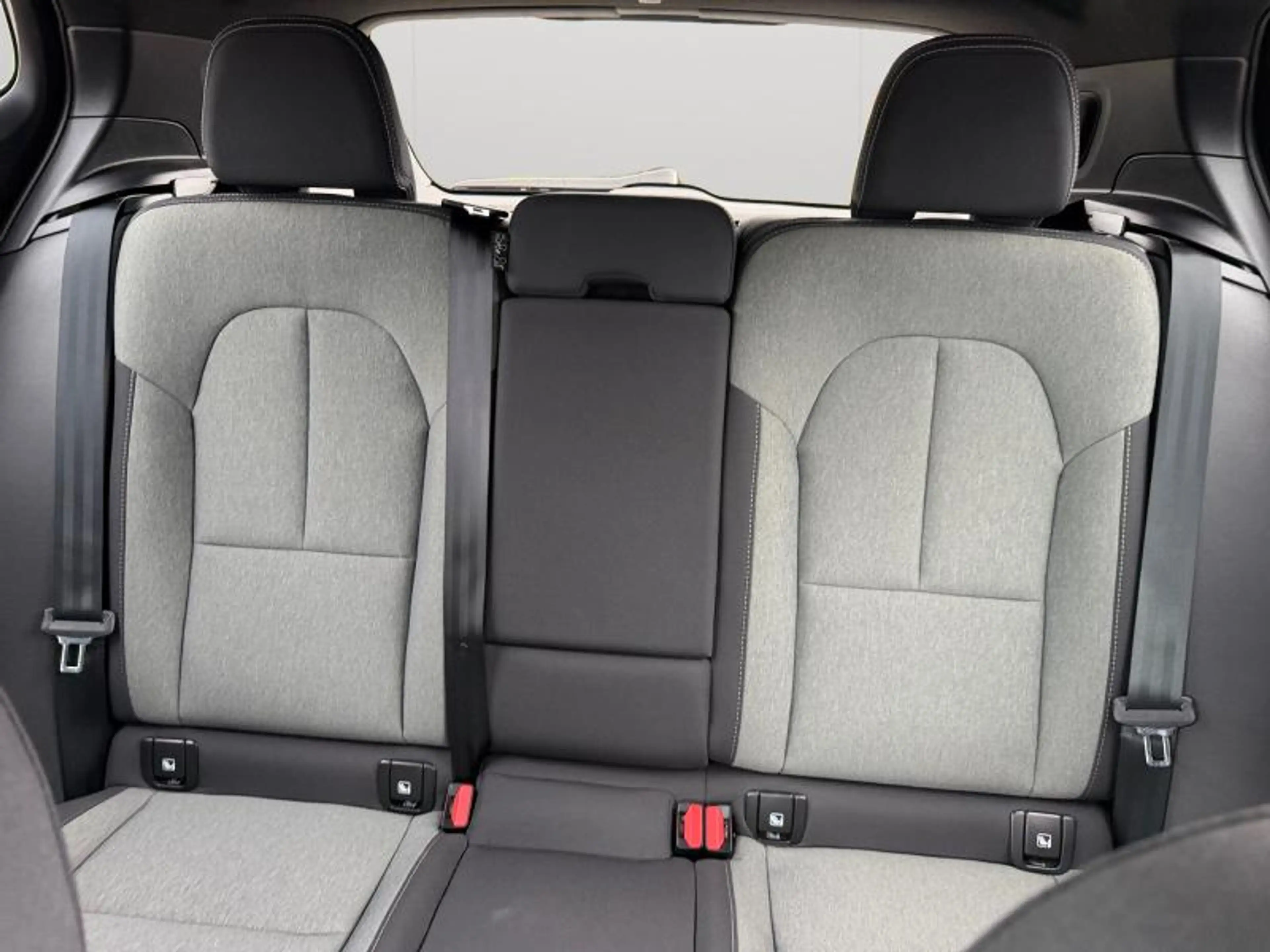 Volvo XC40 B3 Plus Dark / Essence — photo 13