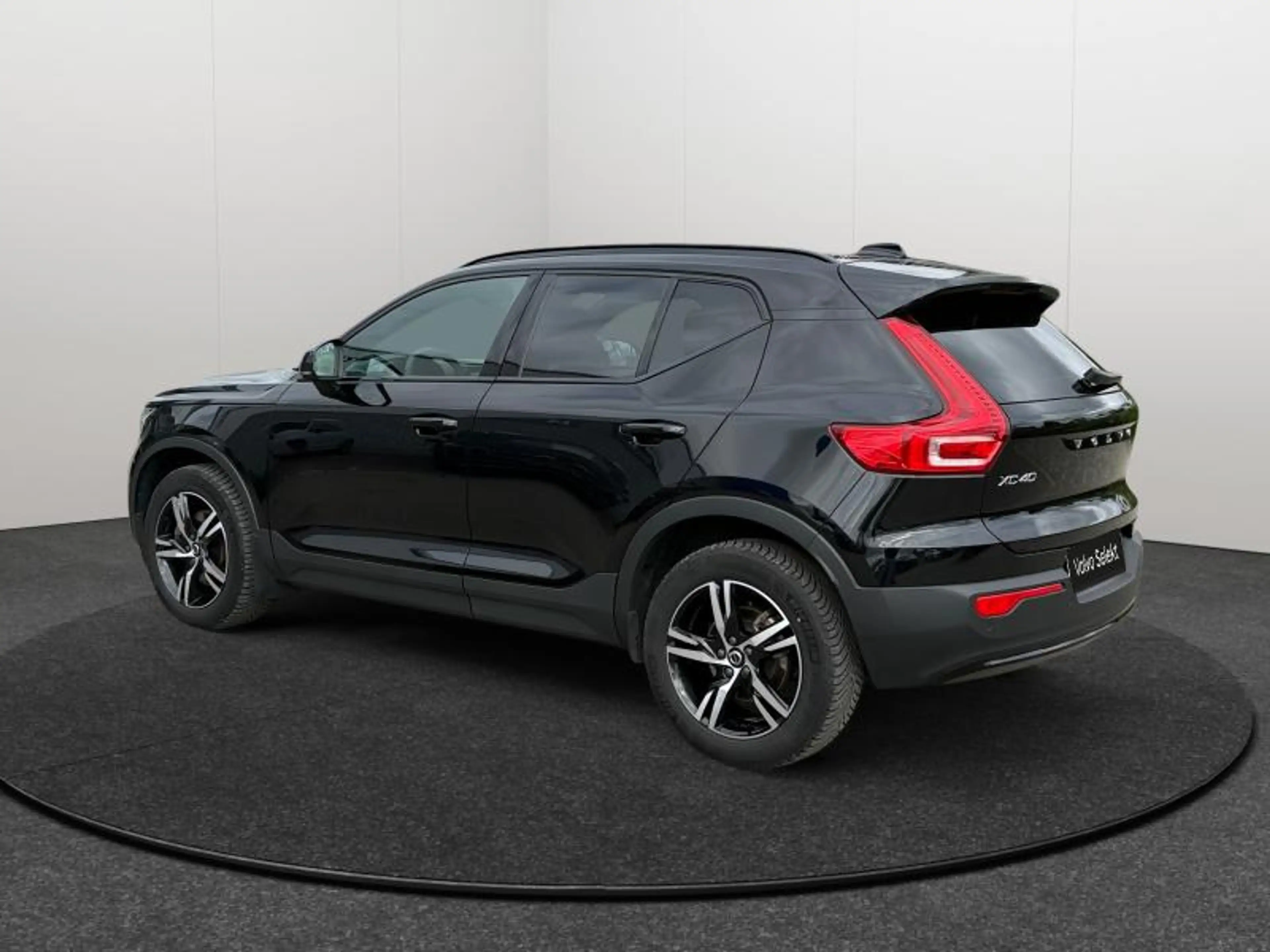 Volvo XC40 B3 Plus Dark / Essence — photo 3