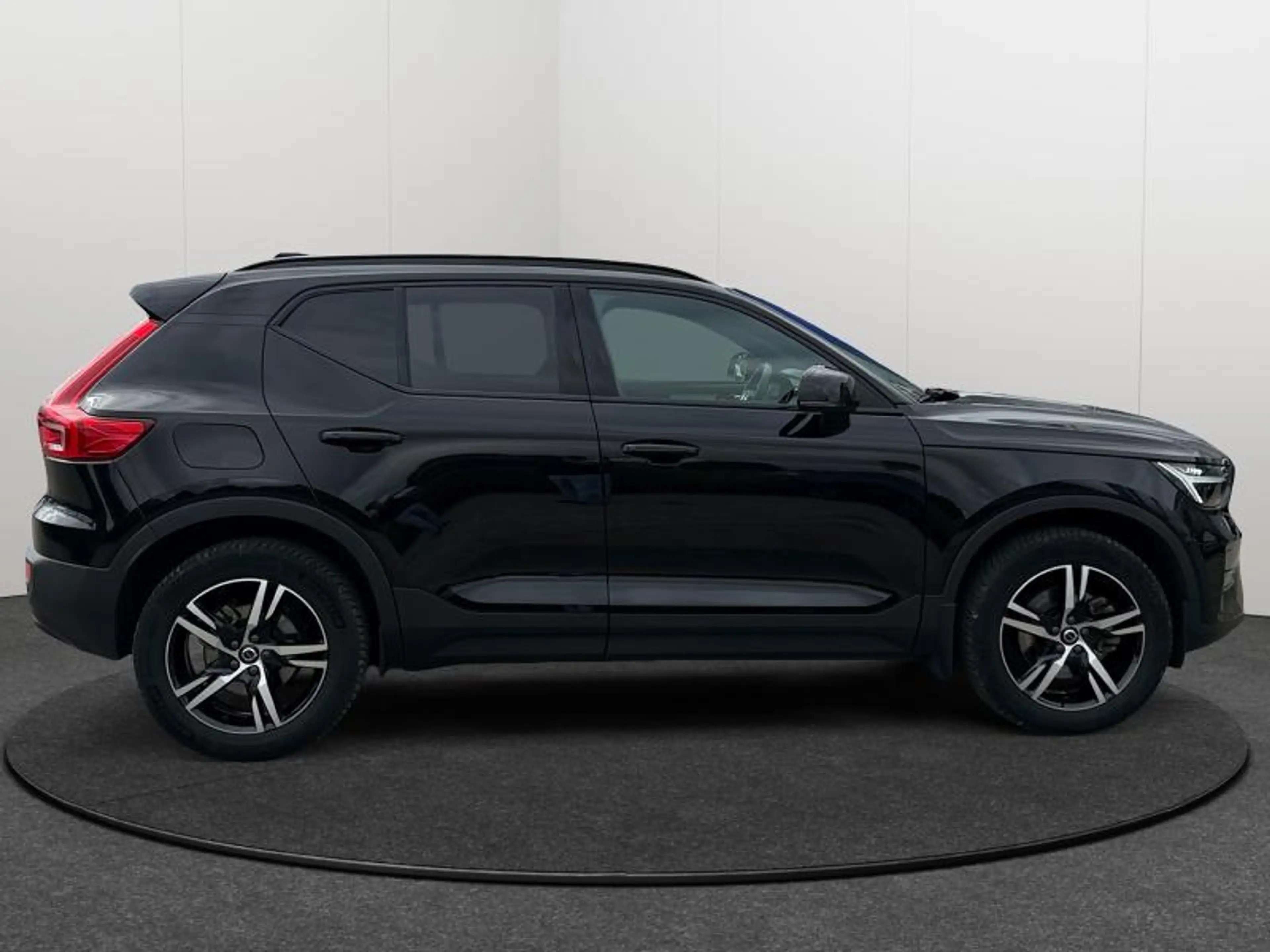 Volvo XC40 B3 Plus Dark / Essence — photo 6