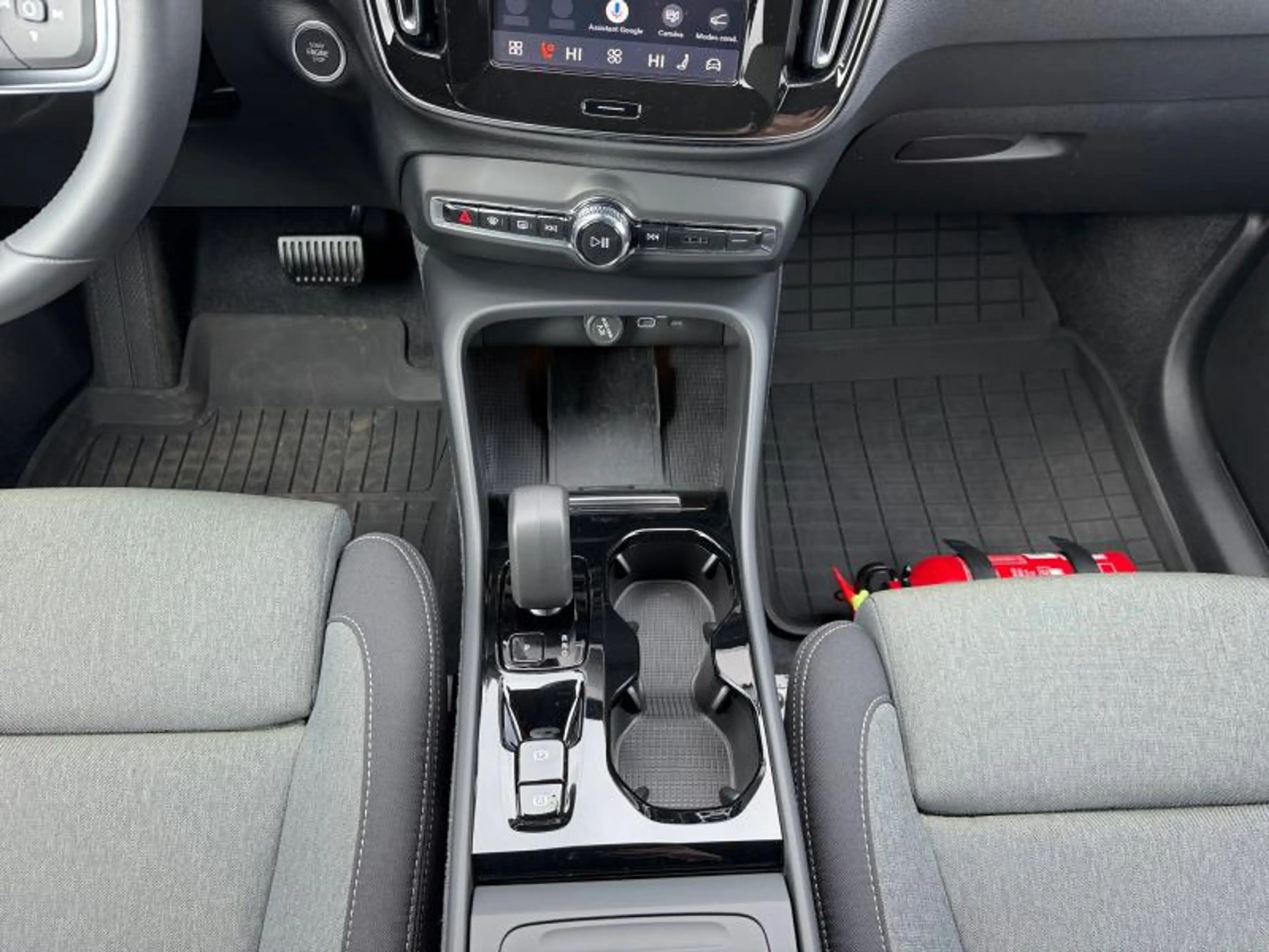 Volvo XC40 B3 Plus Dark / Essence — photo 11
