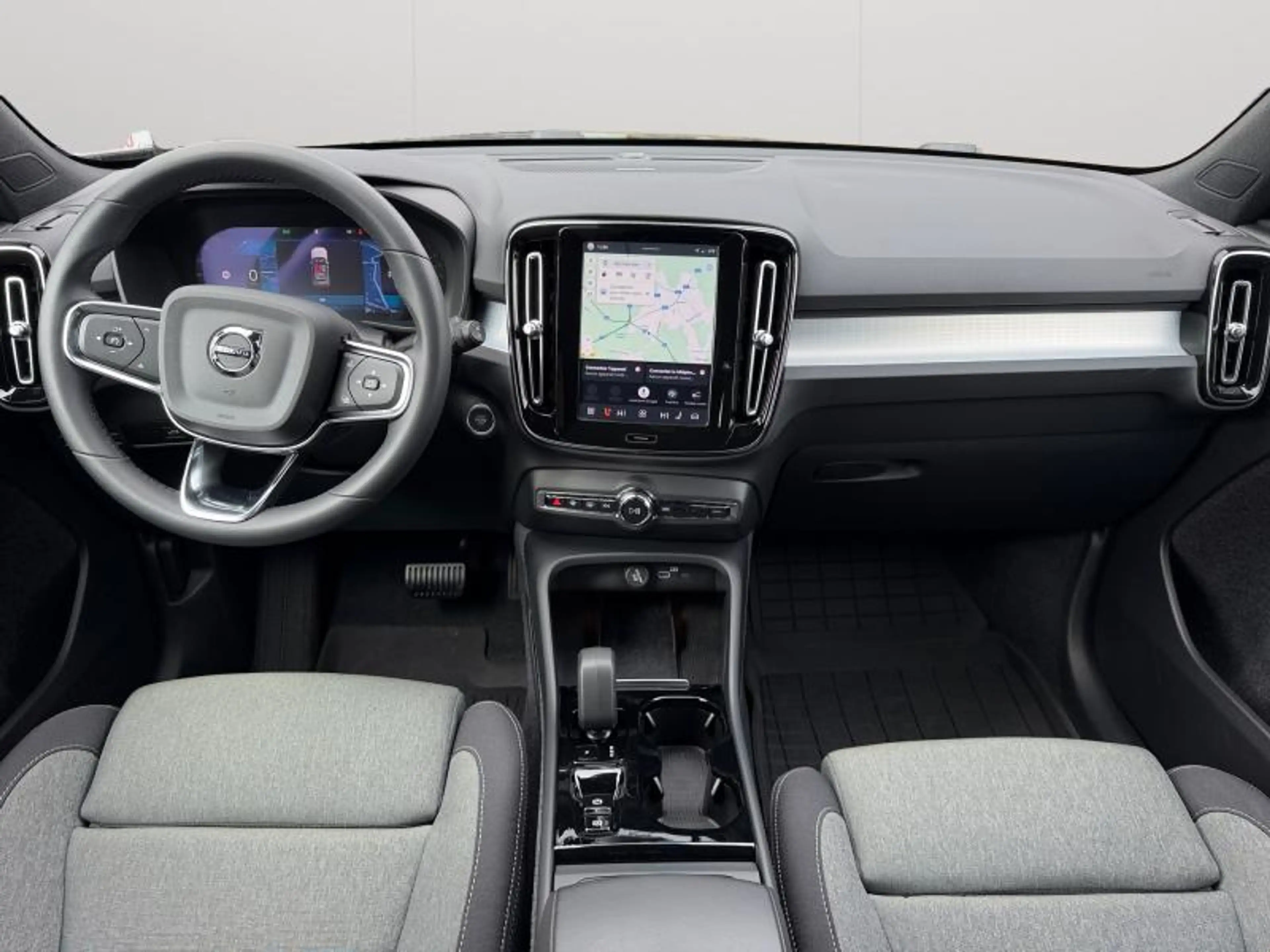 Volvo XC40 B3 Plus Dark / Essence — photo 10