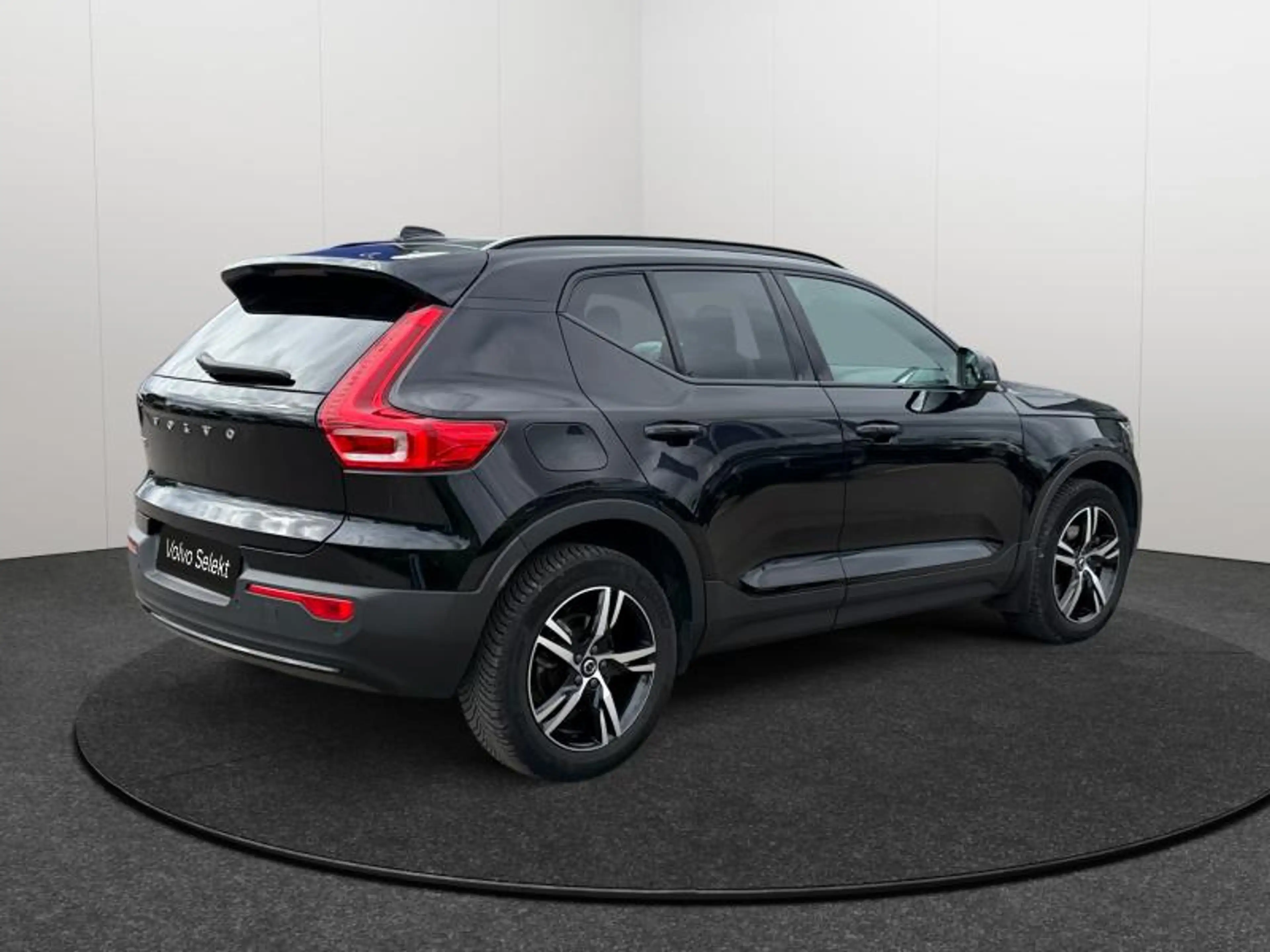 Volvo XC40 B3 Plus Dark / Essence — photo 5