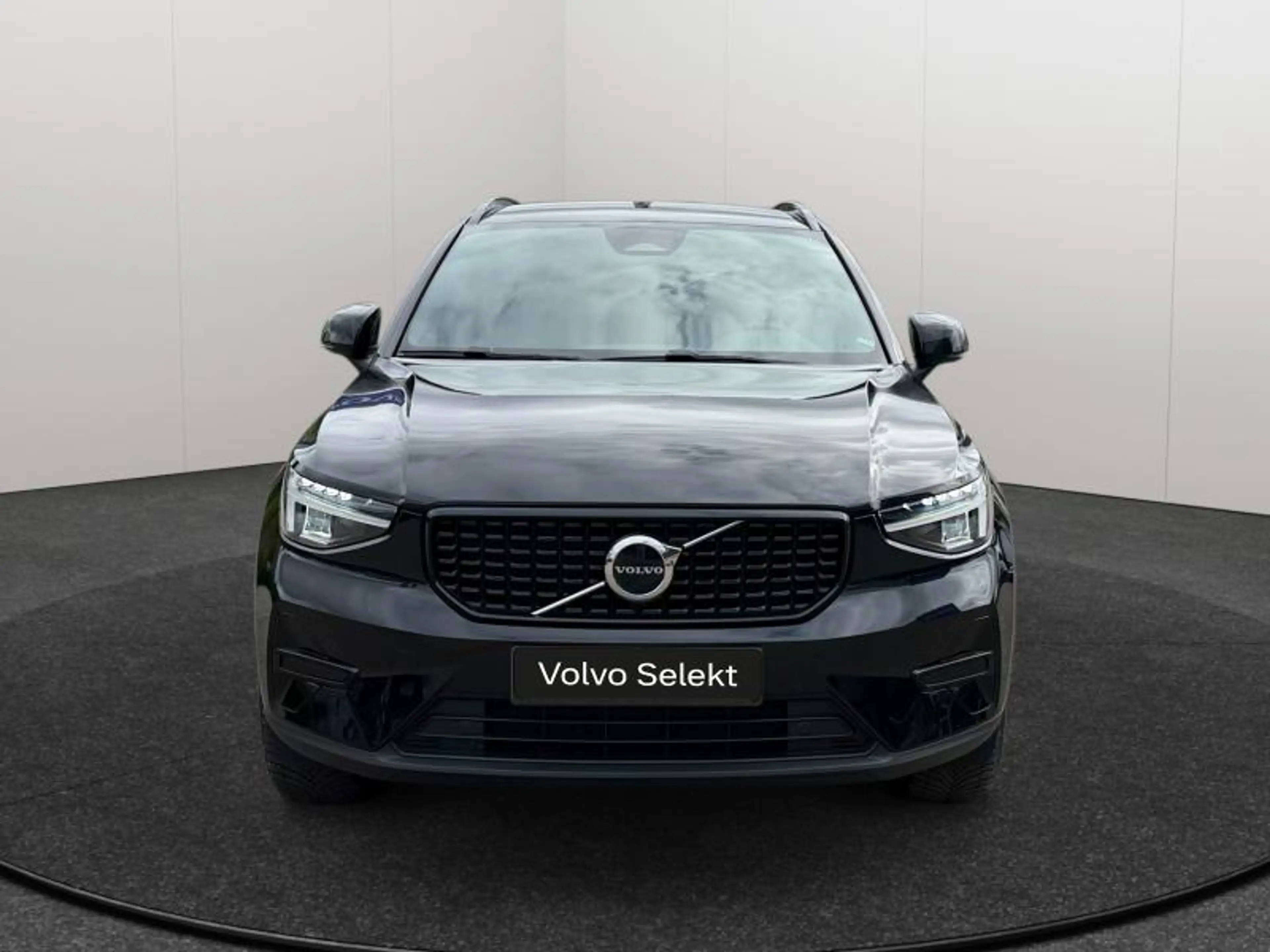 Volvo XC40 B3 Plus Dark / Essence — photo 8