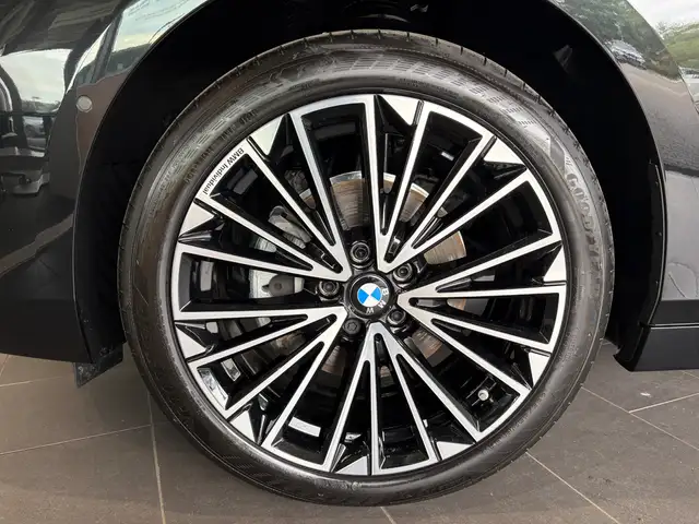 BMW 2 Series view 11