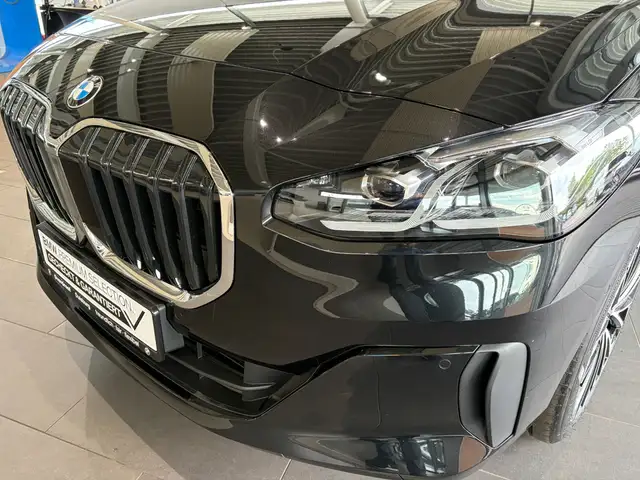 BMW 2 Series view 10